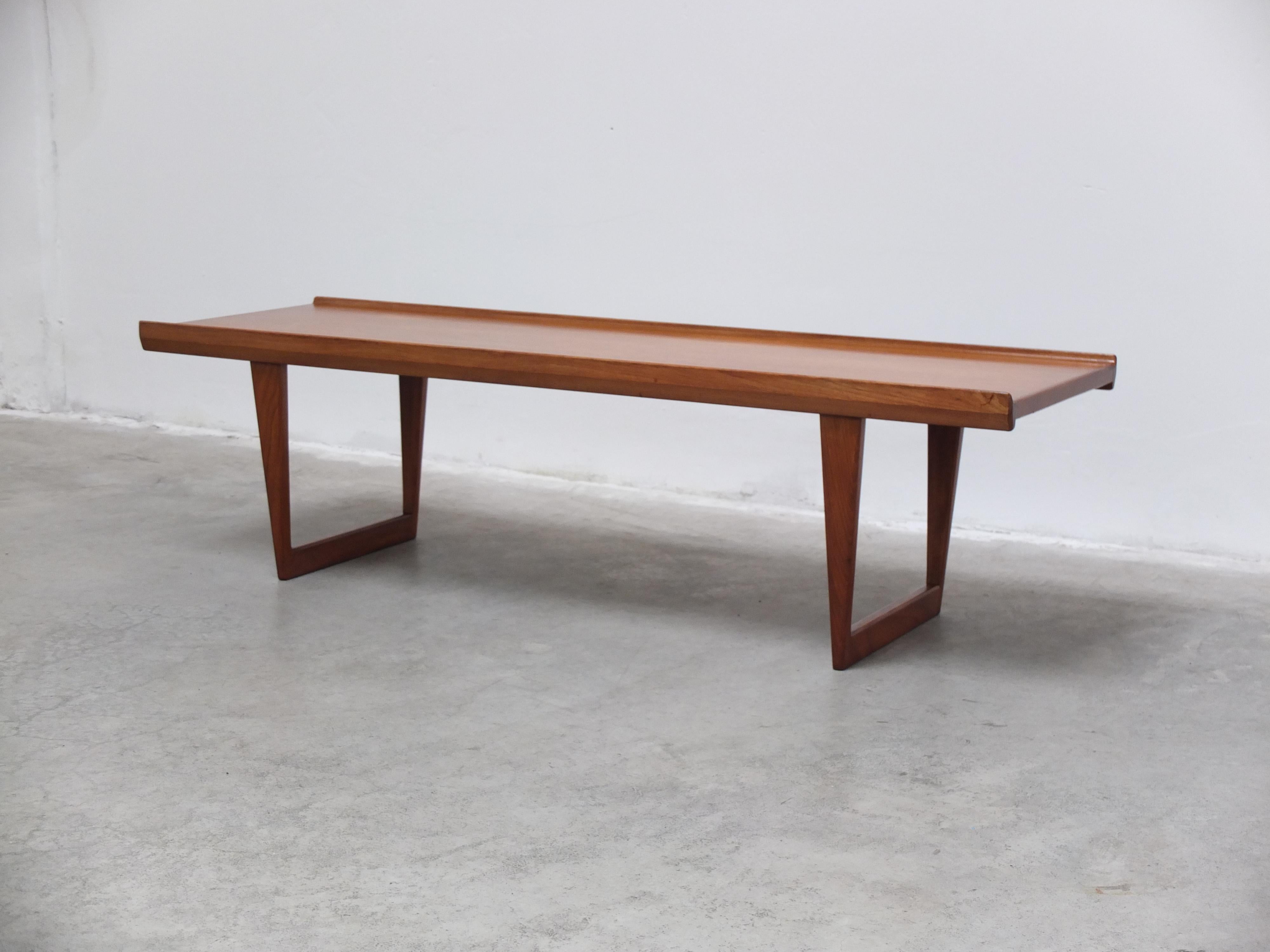 Danois Grande table basse en teck par Peter Løvig Nielsen, années 60 en vente