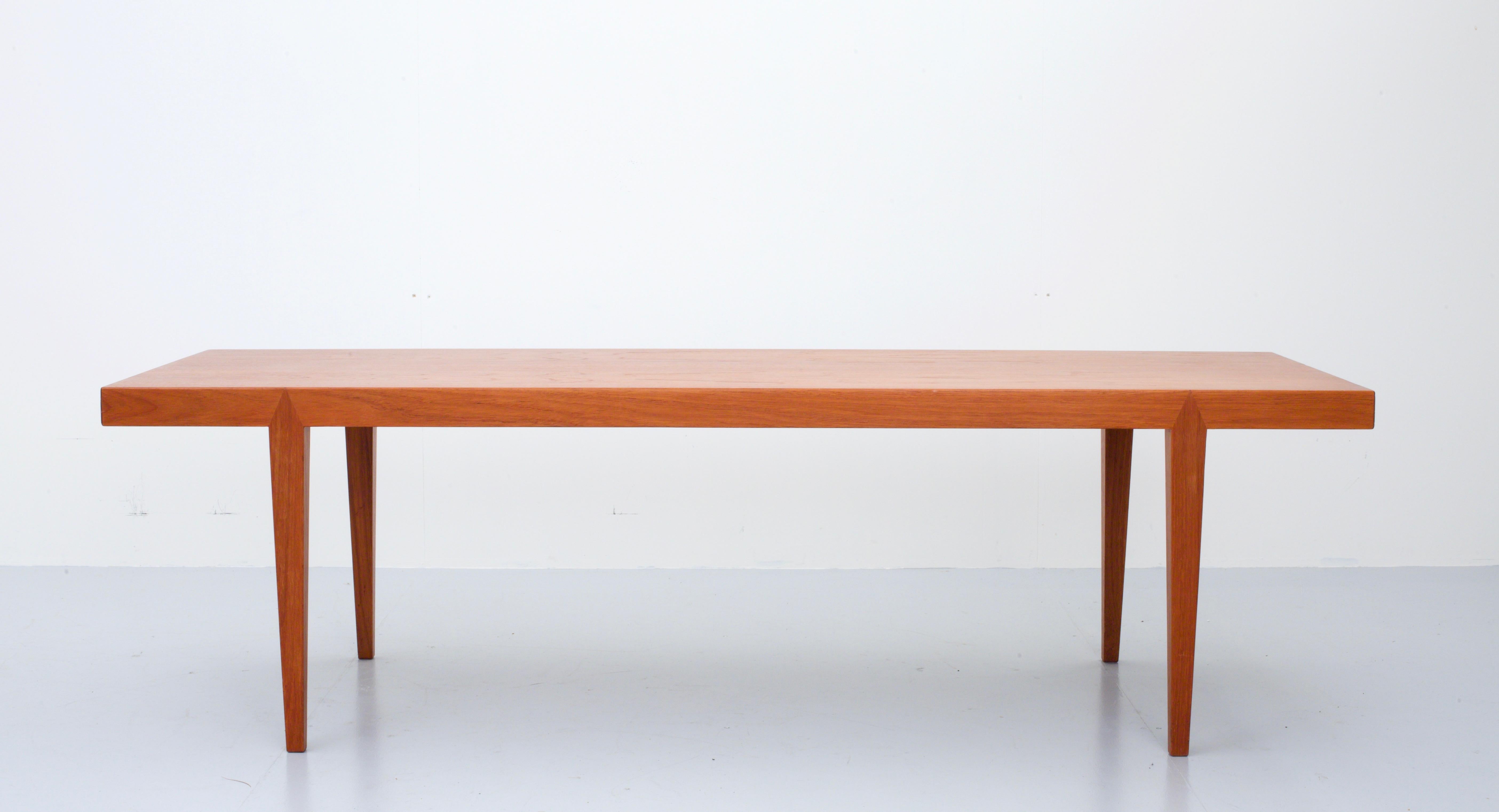Large coffee table by Severin Hansen for Bovenkamp in splendid condition. The top is still very good with hardly any traces of use. The teak has aged nicely over the years and shows nice flames. The typical triangular joints that Severin Hansen uses