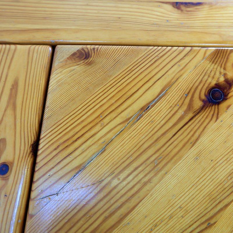 Large coffee table made of solid pinewood 1970s For Sale 6