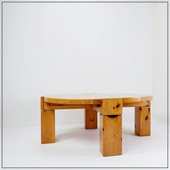 Grande table basse en bois de pin massif années 1970