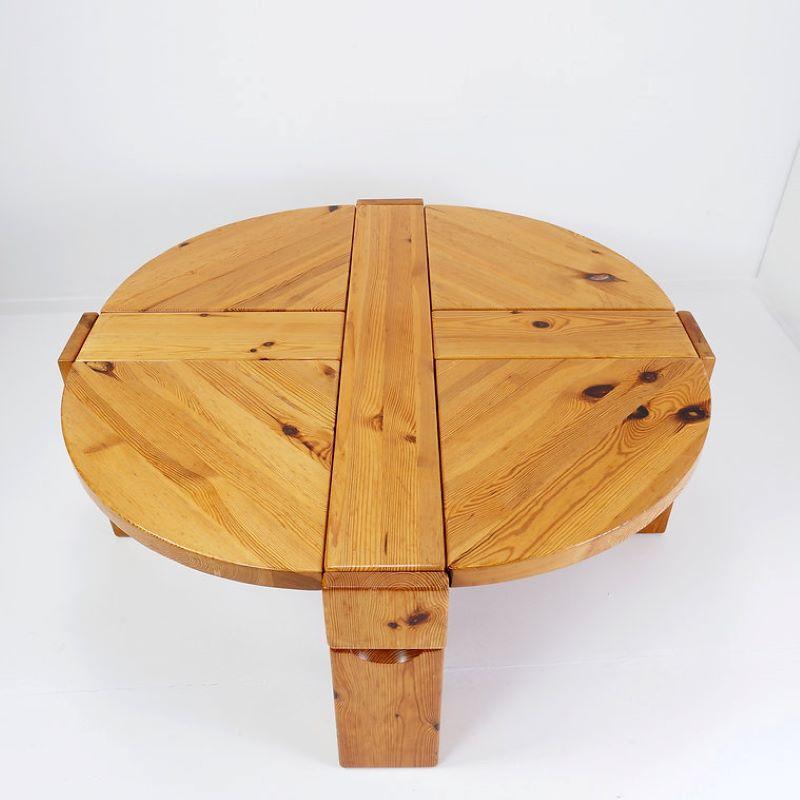 Large coffee table made of solid pinewood 1970s For Sale 4