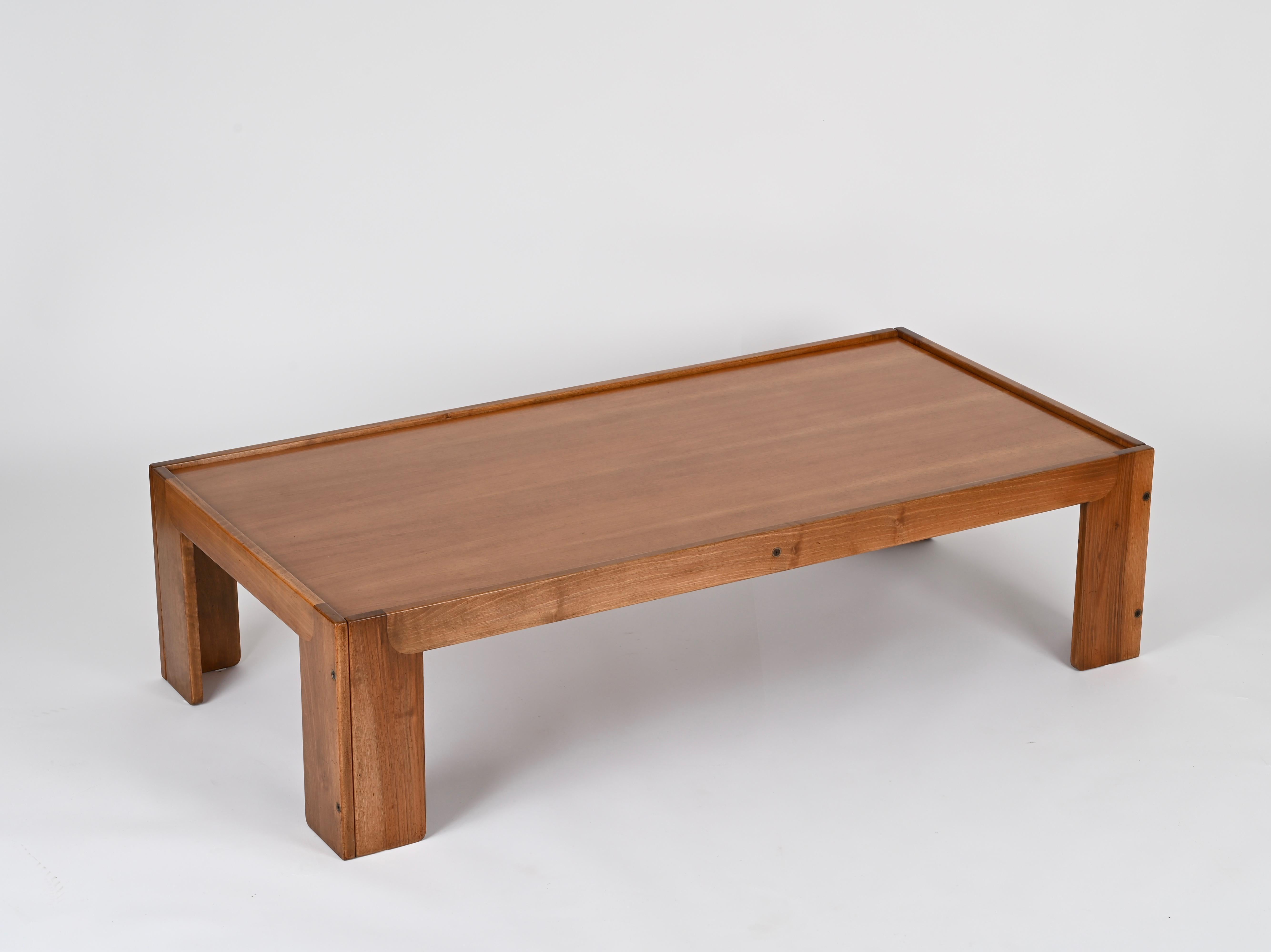 Large Coffee Table Signed by Afra and Tobia Scarpa for Cassina, Italy 1960s For Sale 3