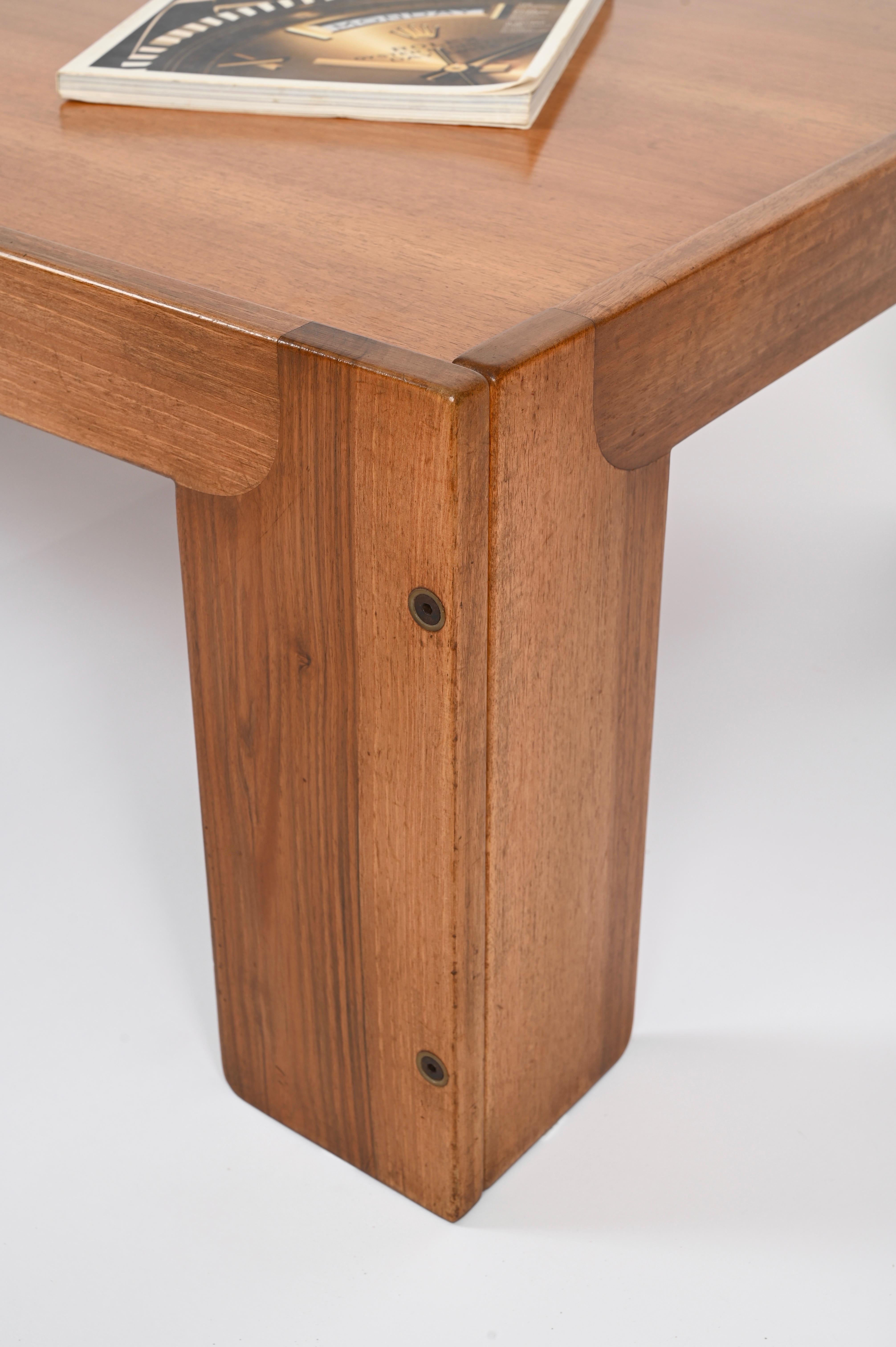 Italian Large Coffee Table Signed by Afra and Tobia Scarpa for Cassina, Italy 1960s For Sale