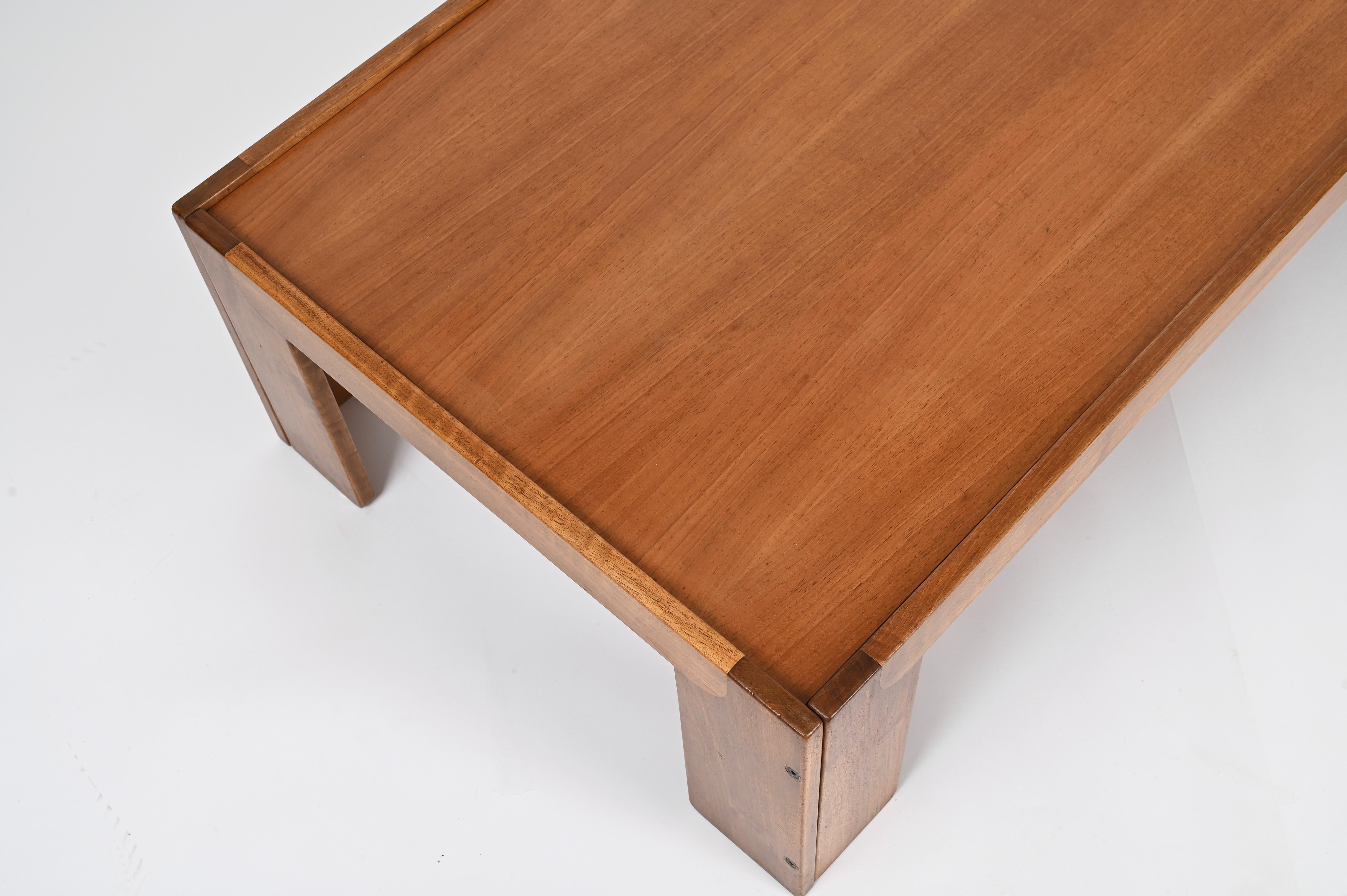 Hand-Crafted Large Coffee Table Signed by Afra and Tobia Scarpa for Cassina, Italy 1960s For Sale