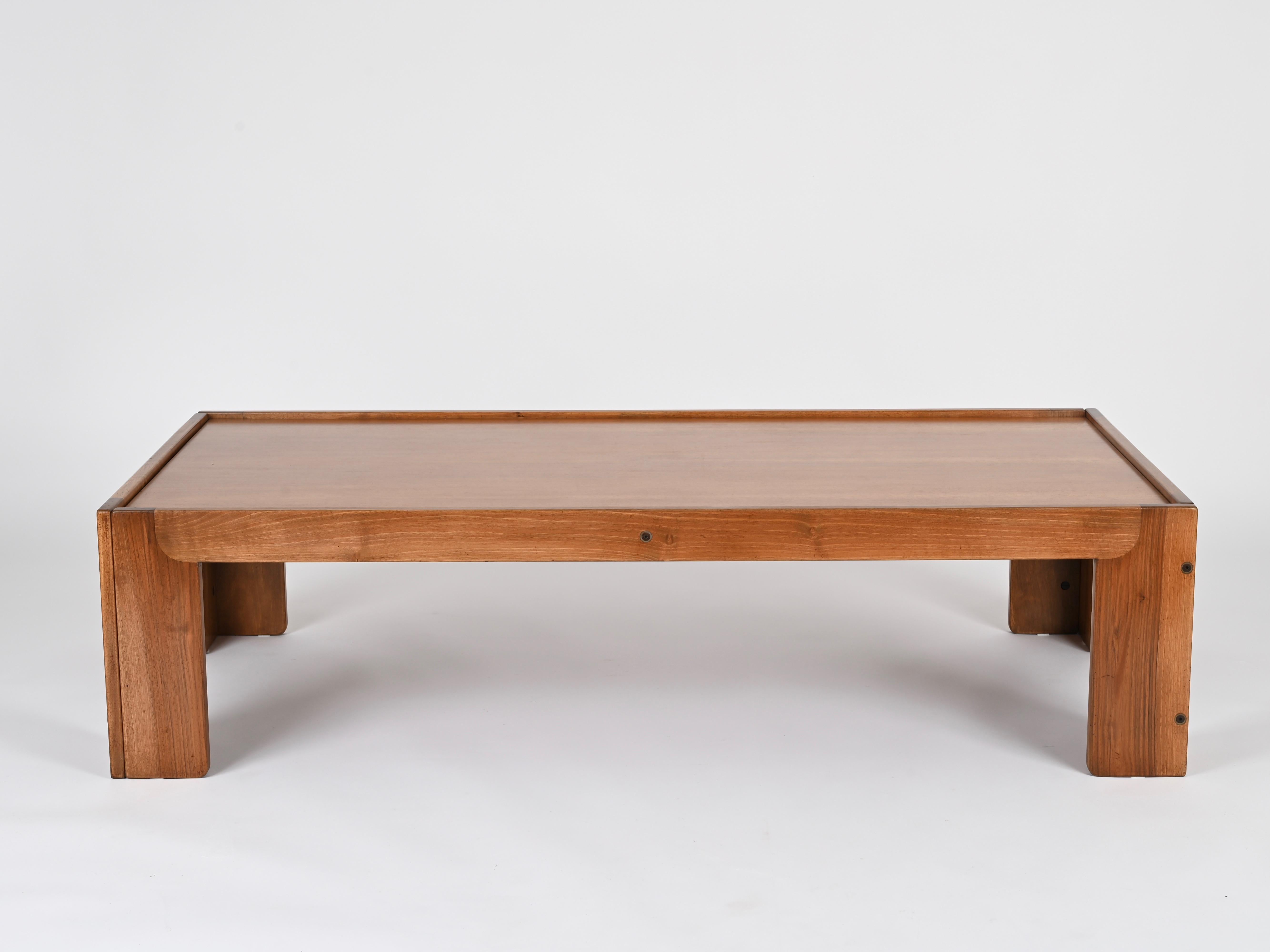 Wood Large Coffee Table Signed by Afra and Tobia Scarpa for Cassina, Italy 1960s For Sale