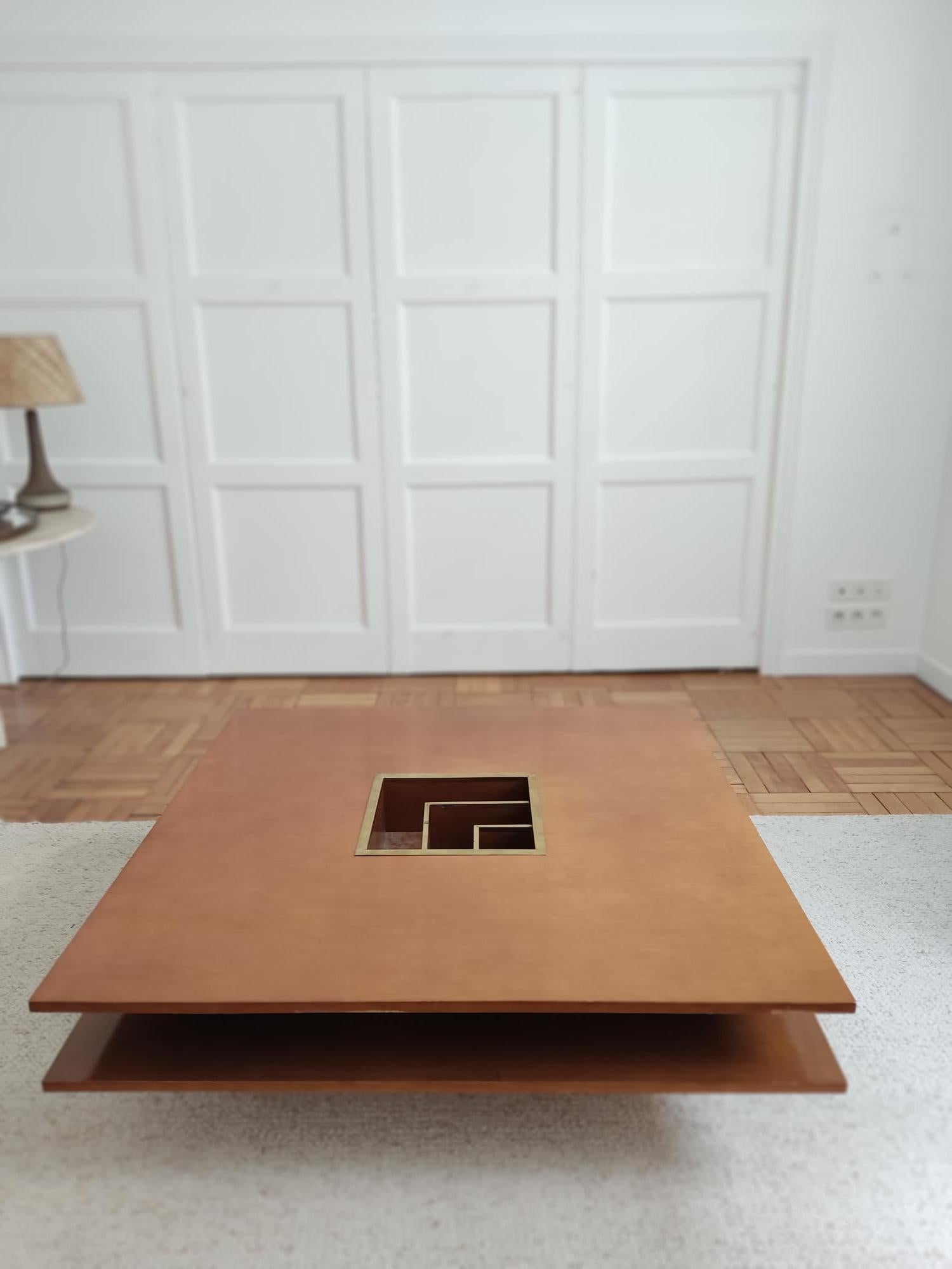 Hollywood Regency Large coffee table wood & brass - 1970s  For Sale