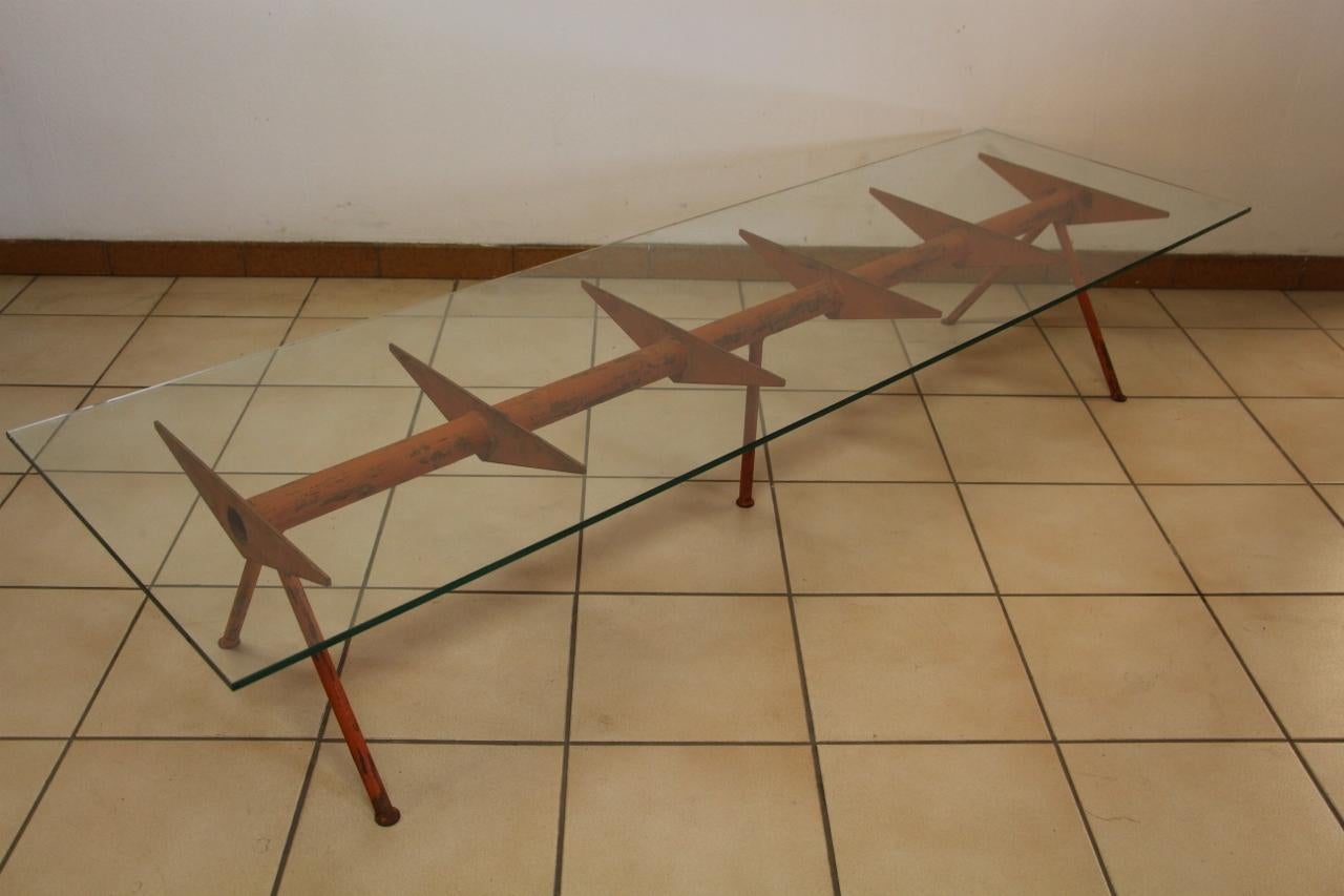 Grande table basse des années 1950, en très bon état, base identique à la table modèle 