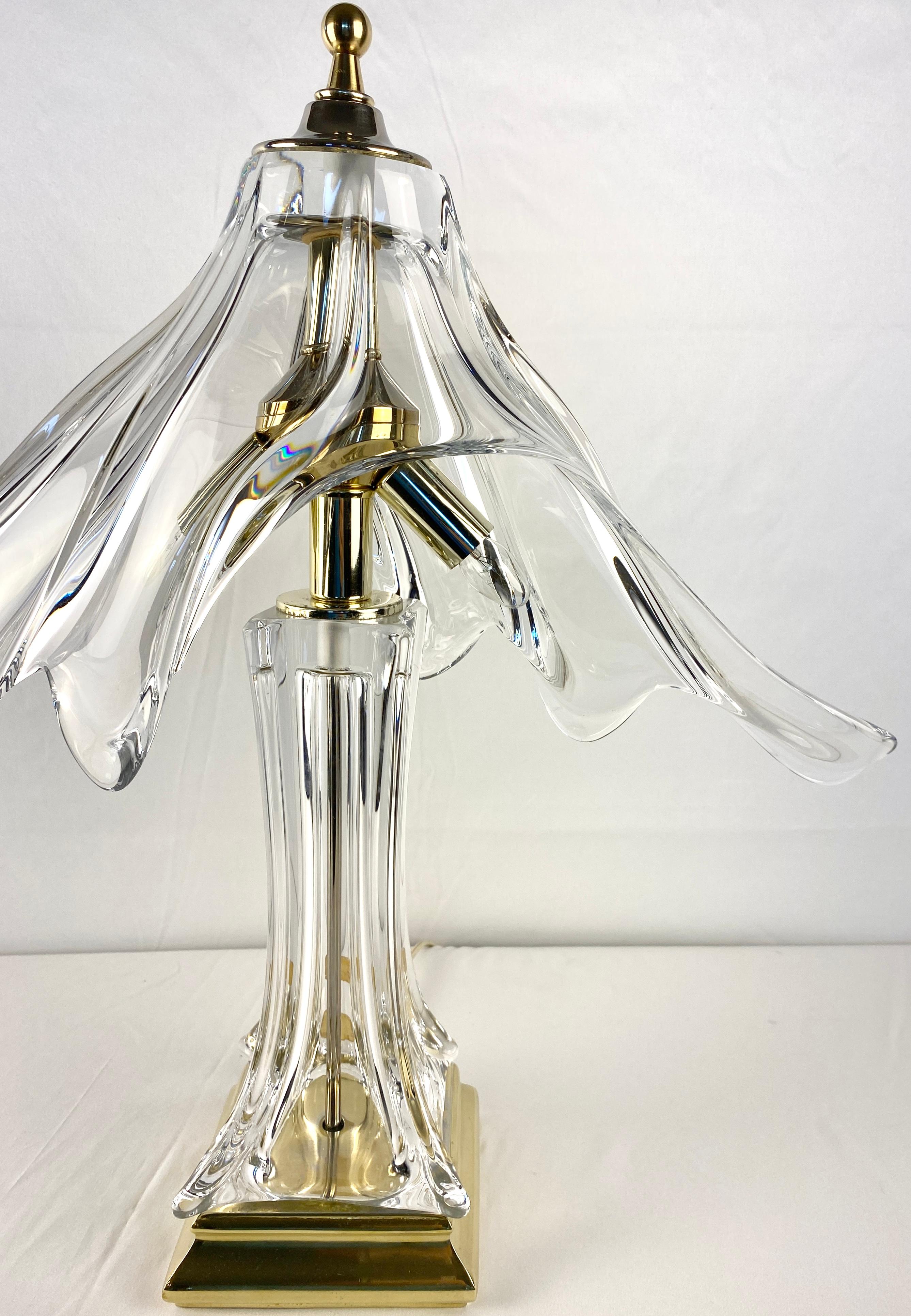 Große Cofrac Art Verrier-Tischlampe (Messing) im Angebot