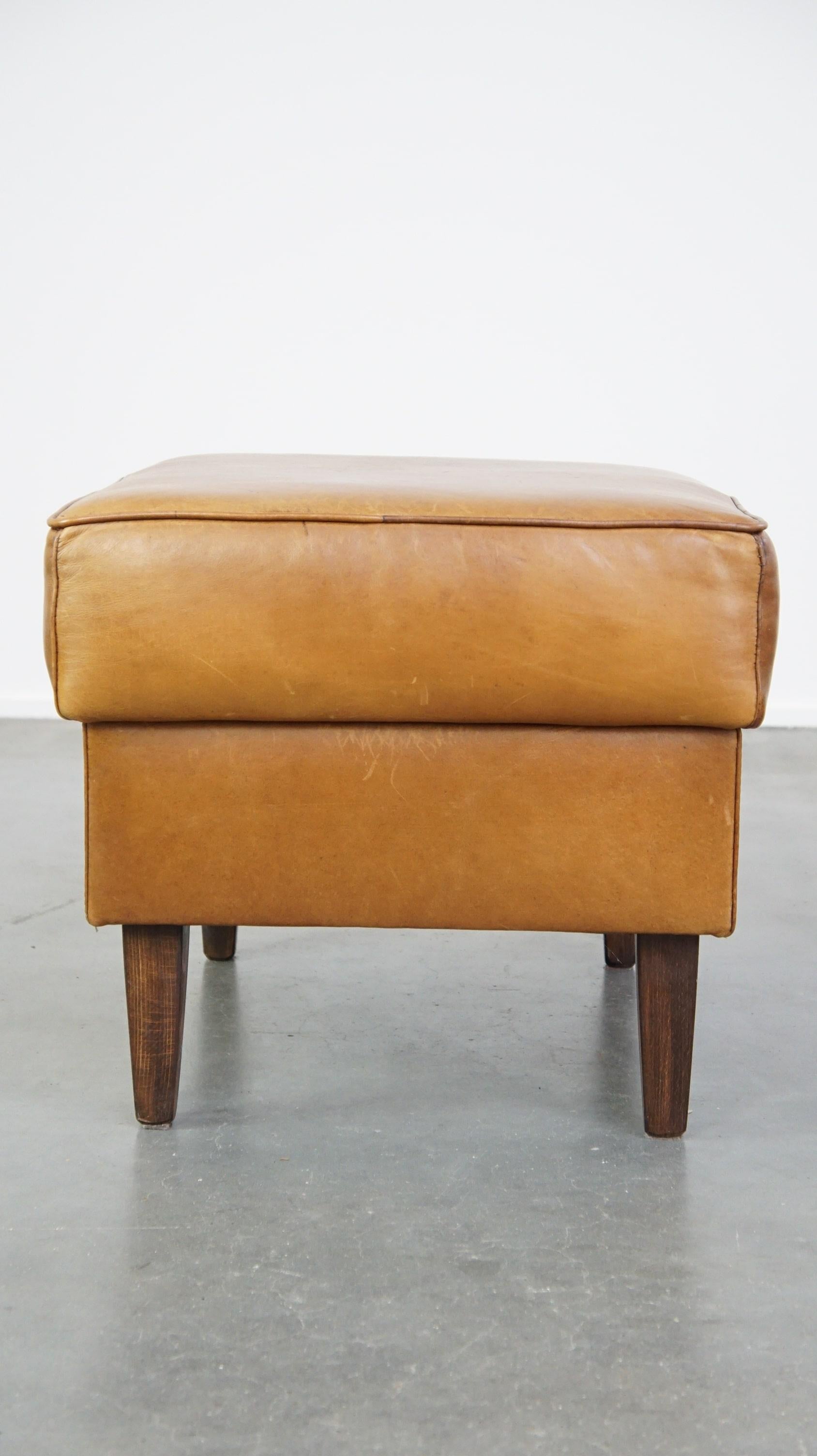 Fatto a mano Grande pouf in pelle color cognac in stile inglese in vendita