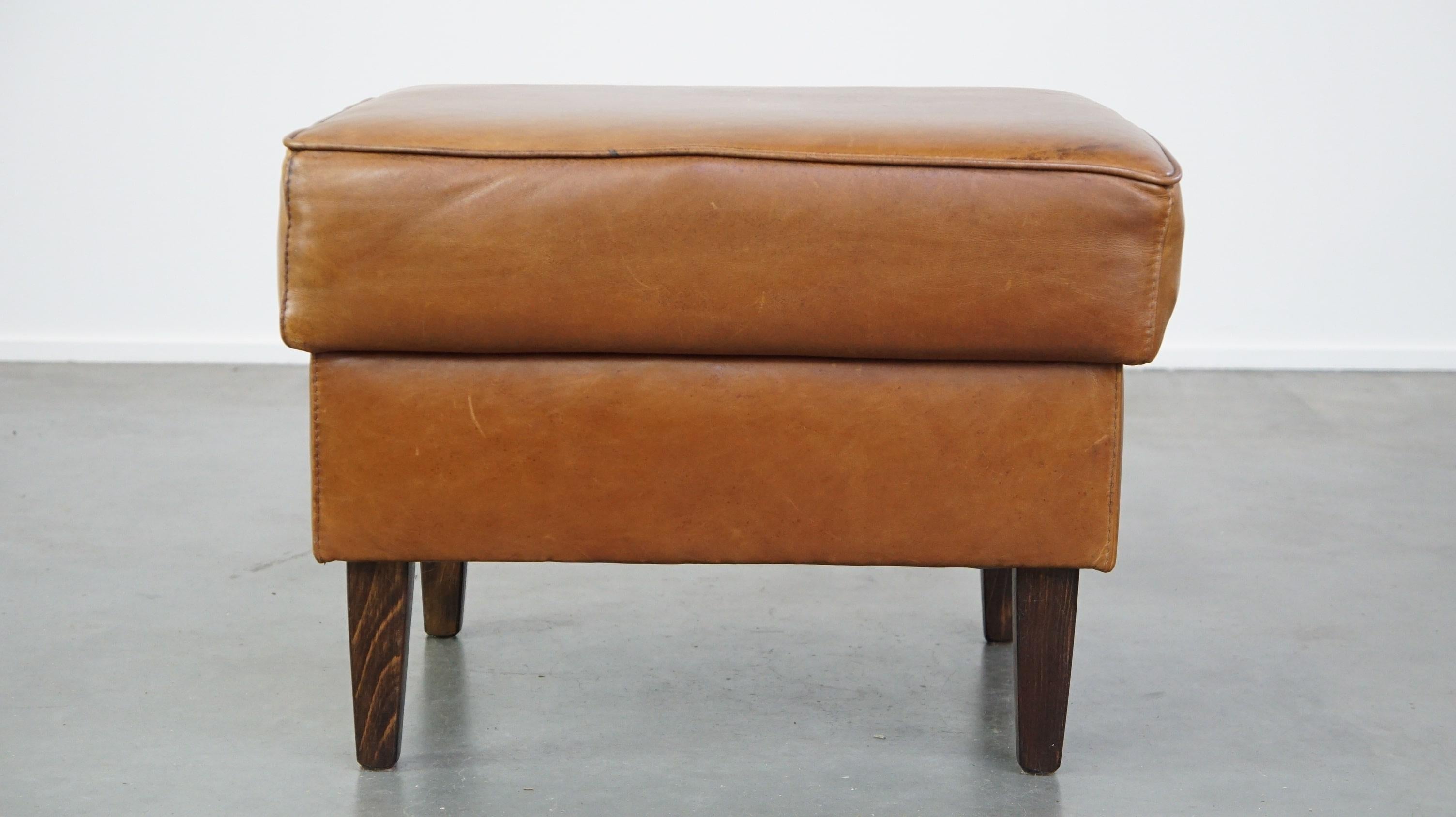 Grande pouf in pelle color cognac in stile inglese In condizioni buone in vendita a Harderwijk, NL