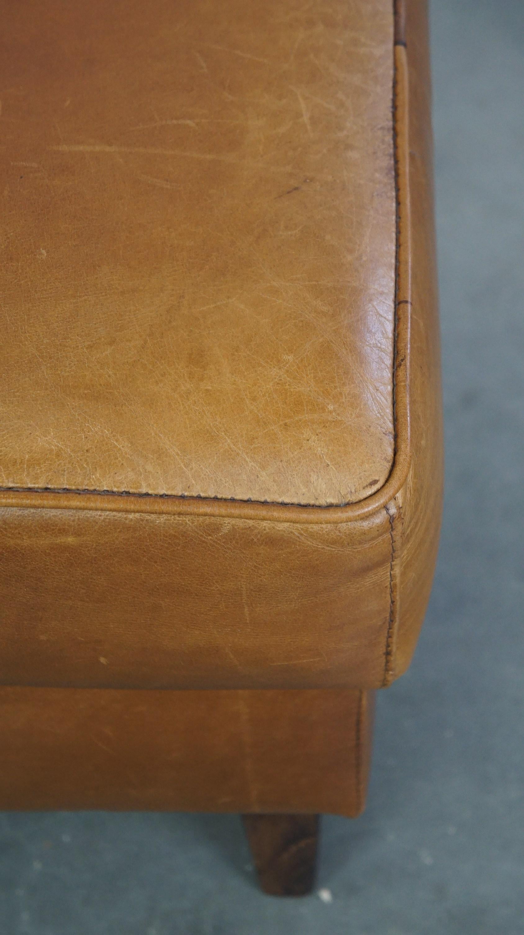 Grande pouf in pelle color cognac in stile inglese in vendita 2