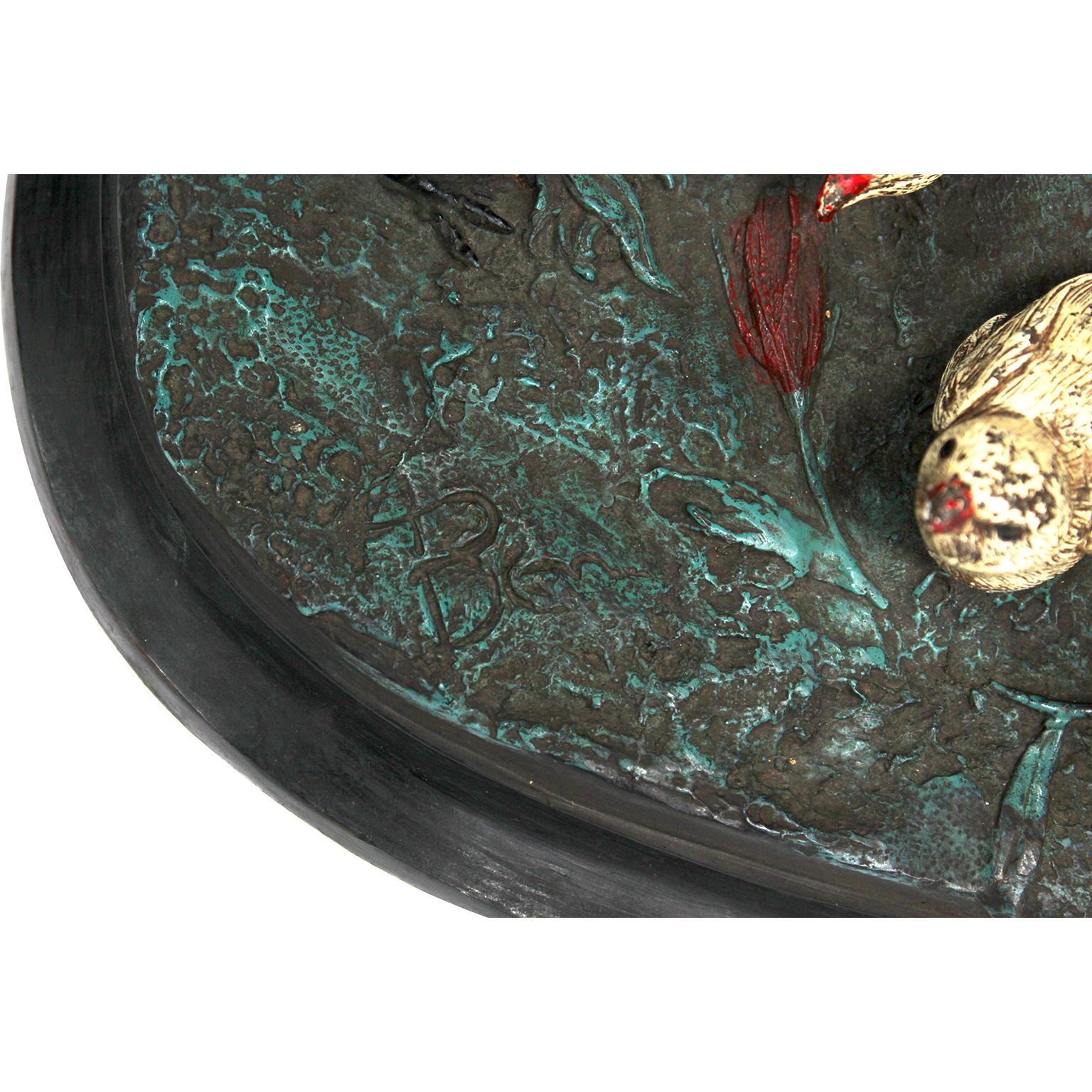 Grand bronze de style viennois peint à froid représentant un faisan avec ses coqs en vente 2