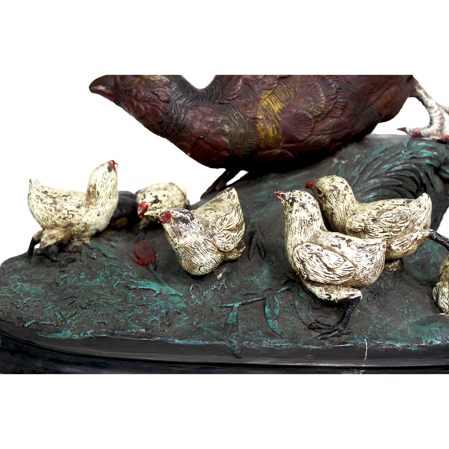 Bronze Grand bronze de style viennois peint à froid représentant un faisan avec ses coqs en vente