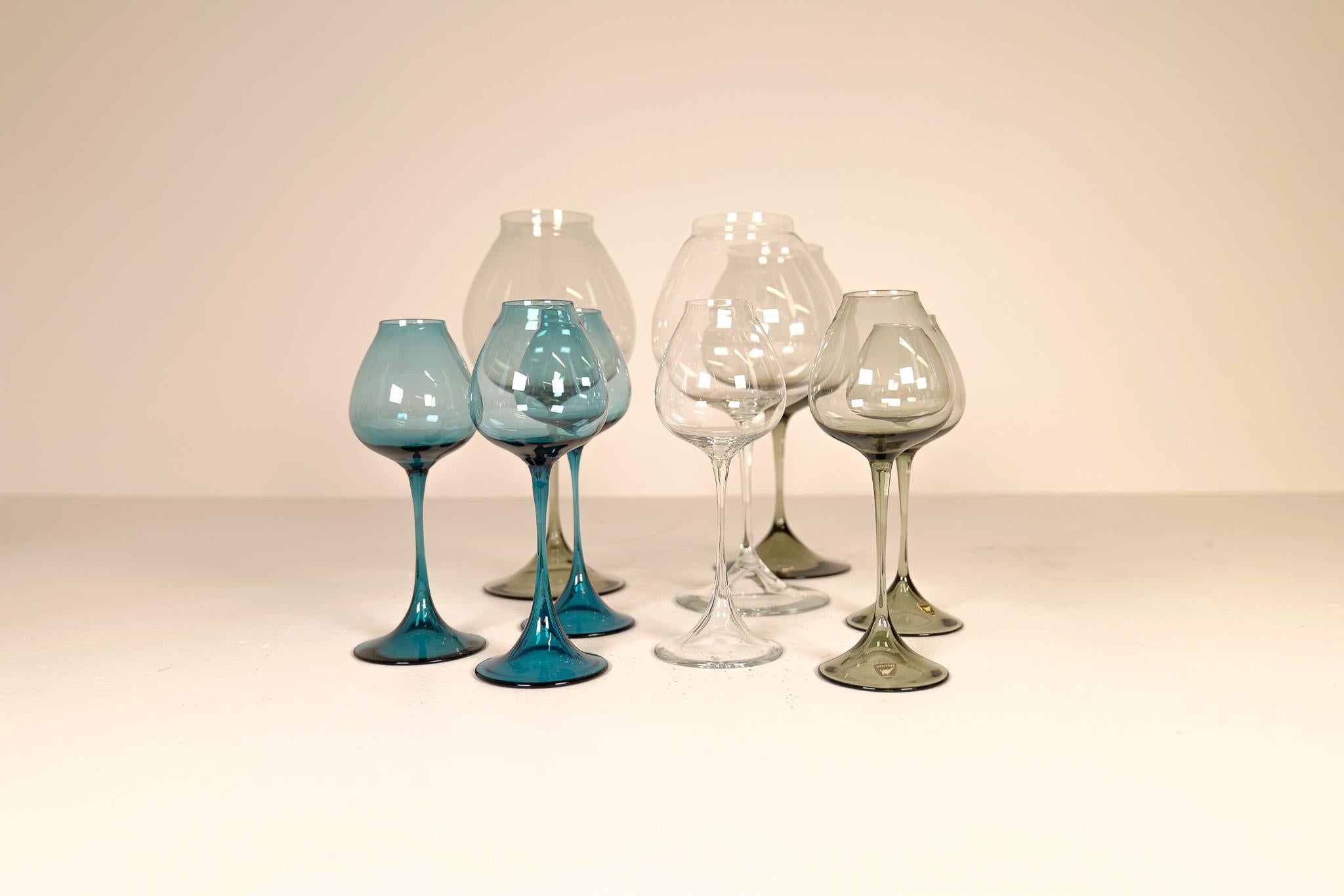 Grande collection de verres à tulipe Orrefors du milieu du siècle Nils Landberg Suède années 1950 Bon état - En vente à Hillringsberg, SE