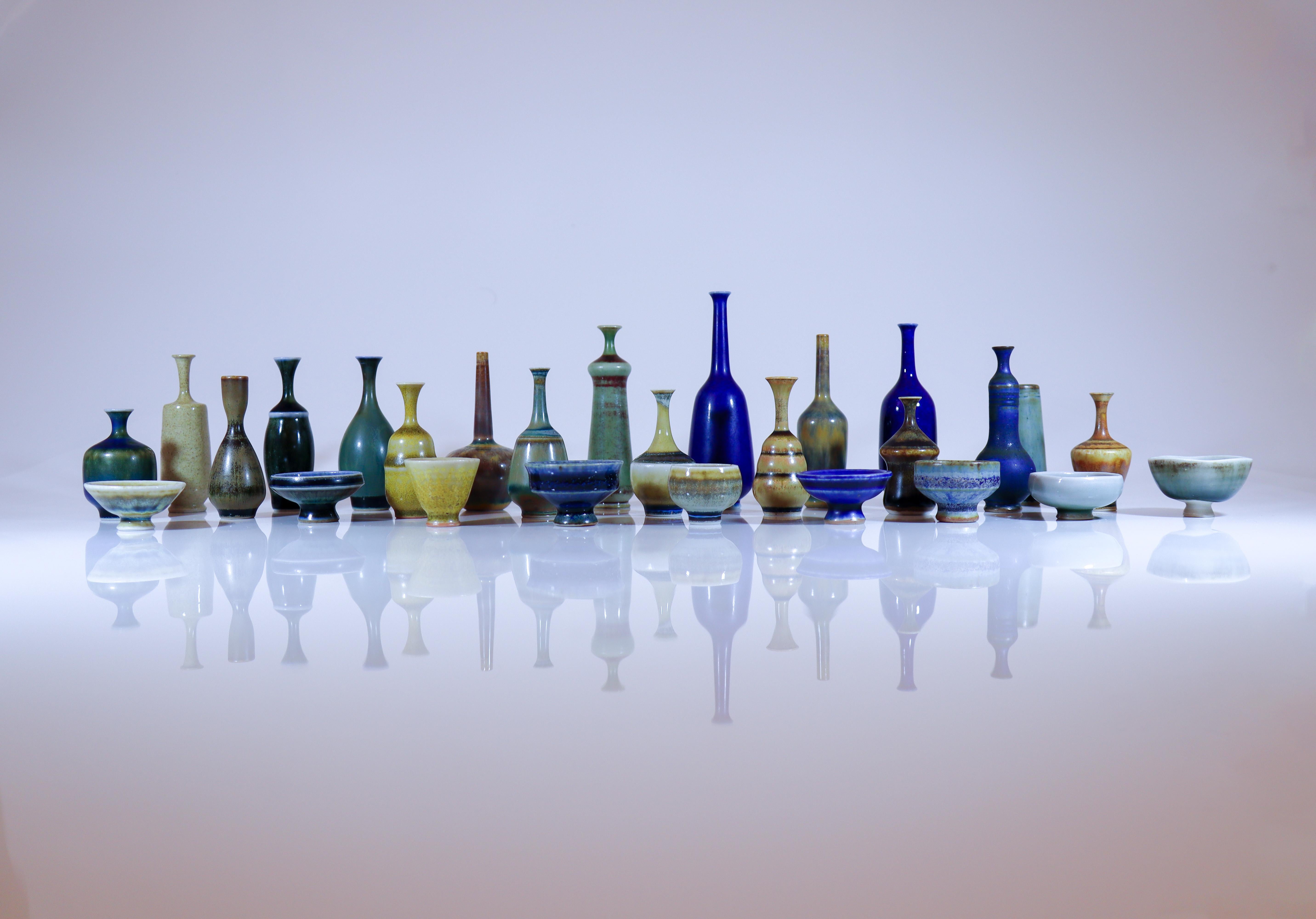 A large collection of 27 vessels, most of them designed by John Andersson and all of them produced at Höganäs about 1950s. The tallest one is 9 cm (3.6