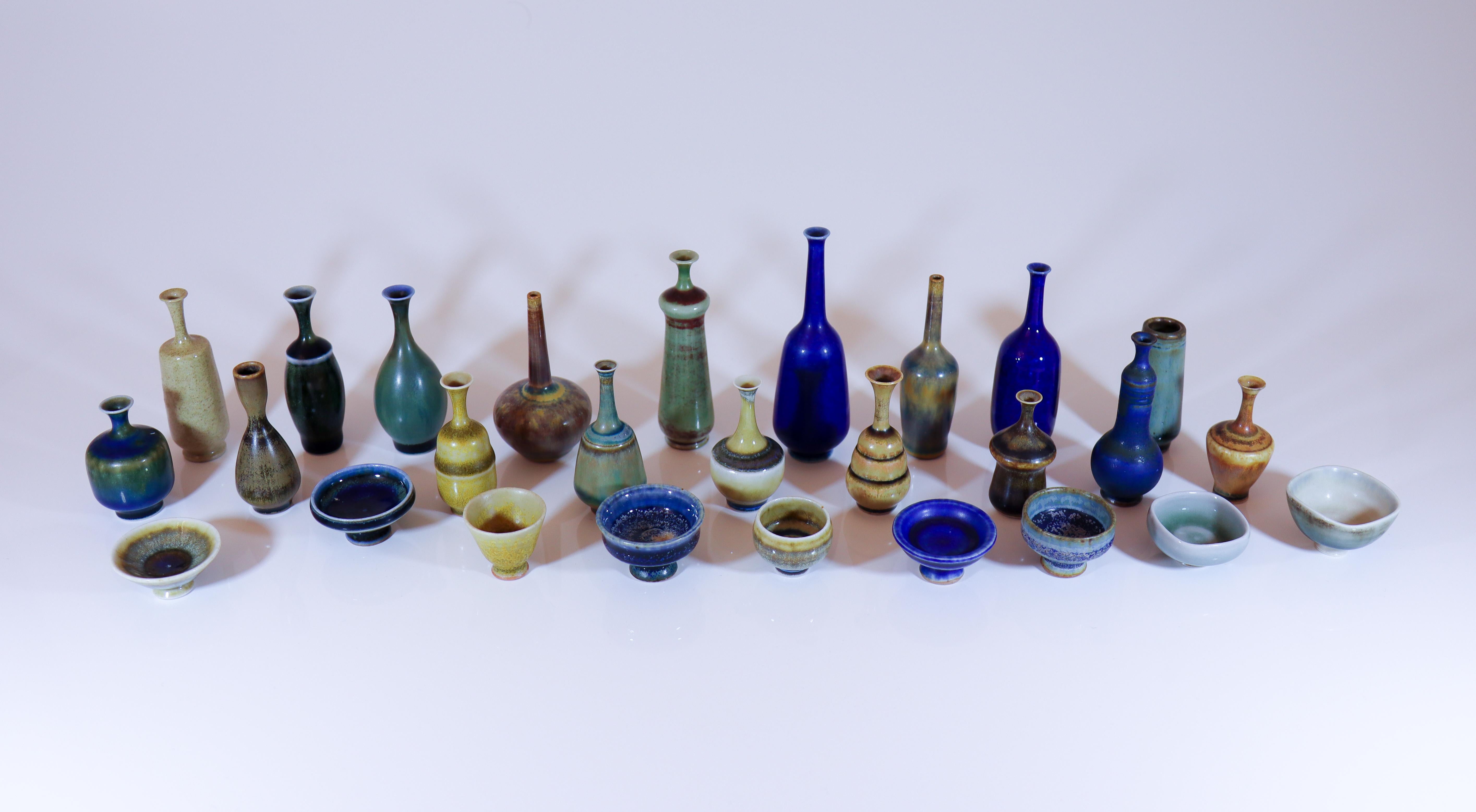 Scandinavian Modern Large Collection of 27 miniature vessels - John Andersson - Höganäs For Sale