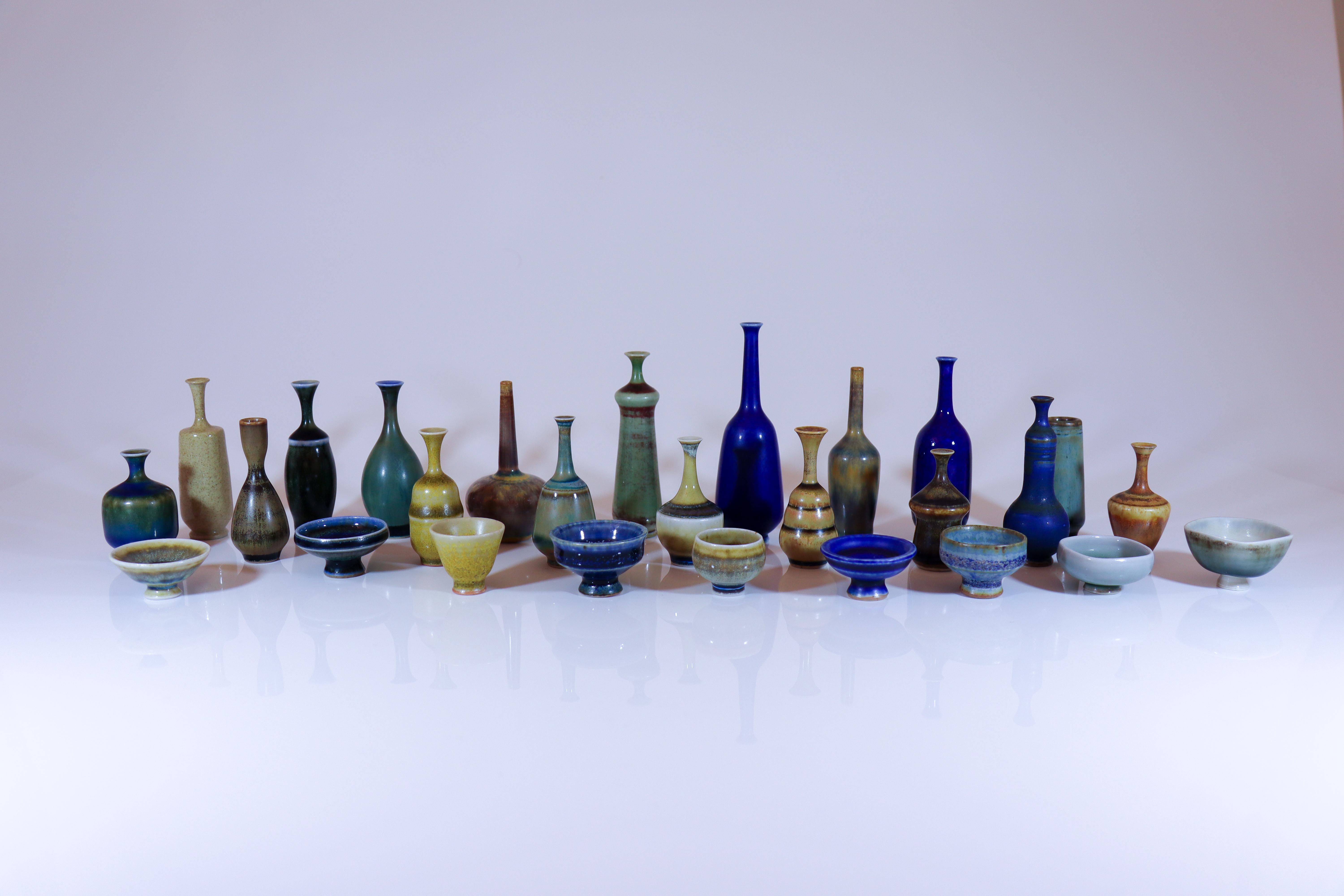 Swedish Large Collection of 27 miniature vessels - John Andersson - Höganäs For Sale