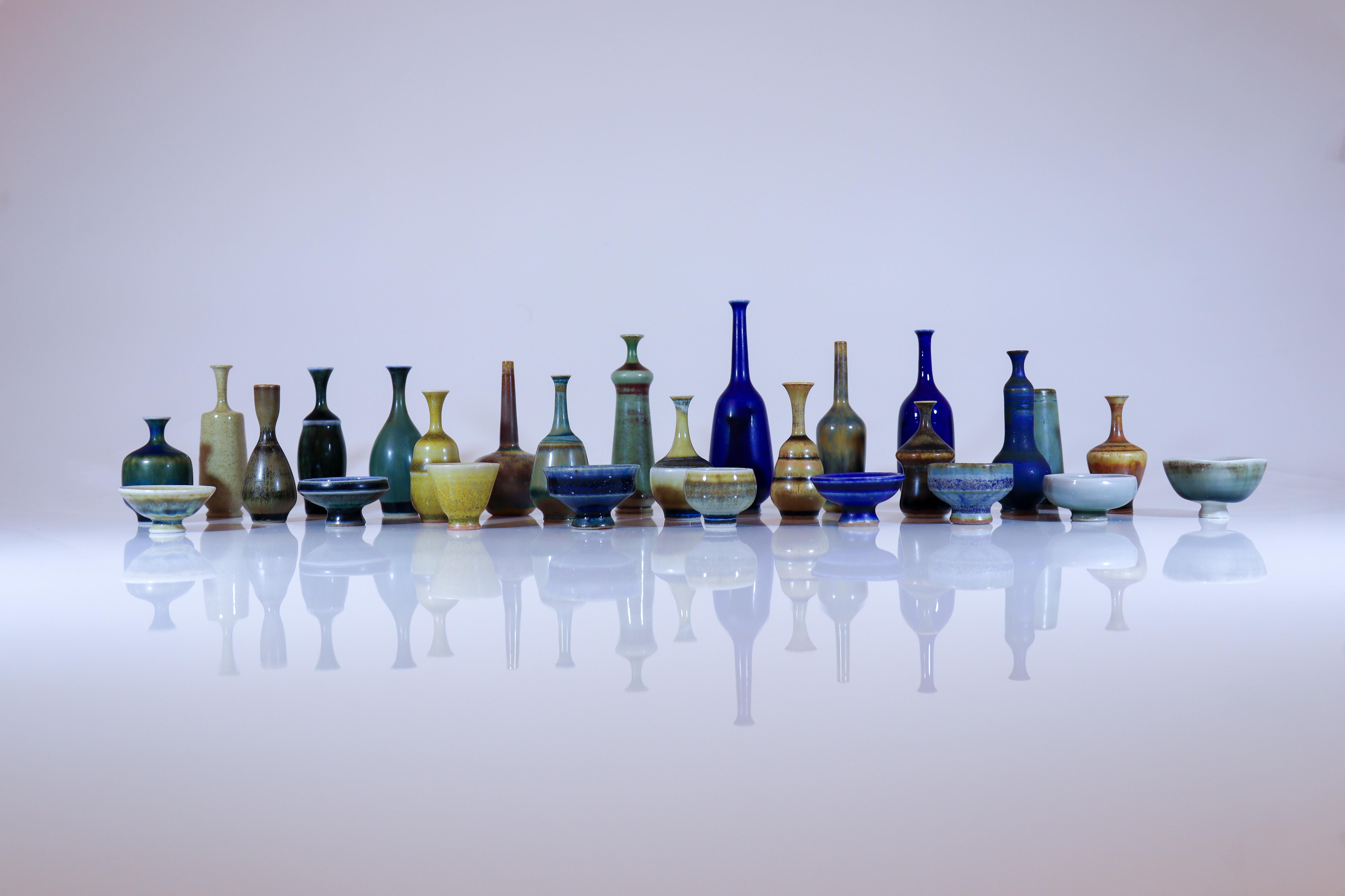 Mid-20th Century Large Collection of 27 miniature vessels - John Andersson - Höganäs For Sale