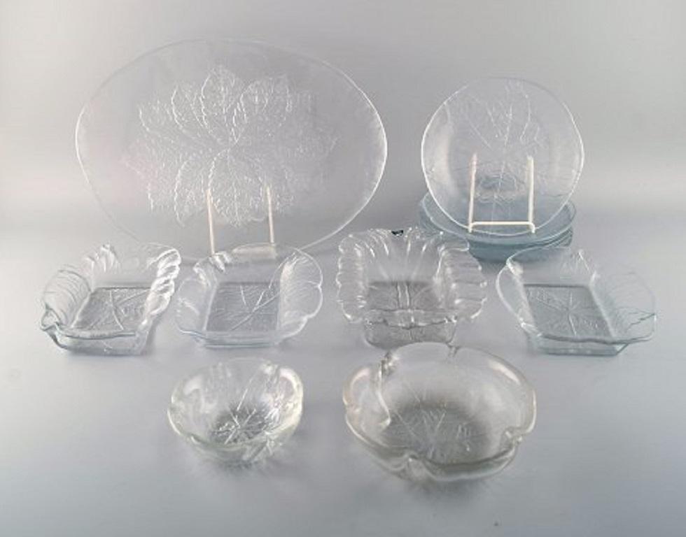 Large collection of art glass decorated with leaves. Orrefors and others, 1980s.
Consisting of six plates, six bowls and a large dish.
The dish measures: 37 x 27 cm.
The plate measures: 19 cm.
In very good condition.