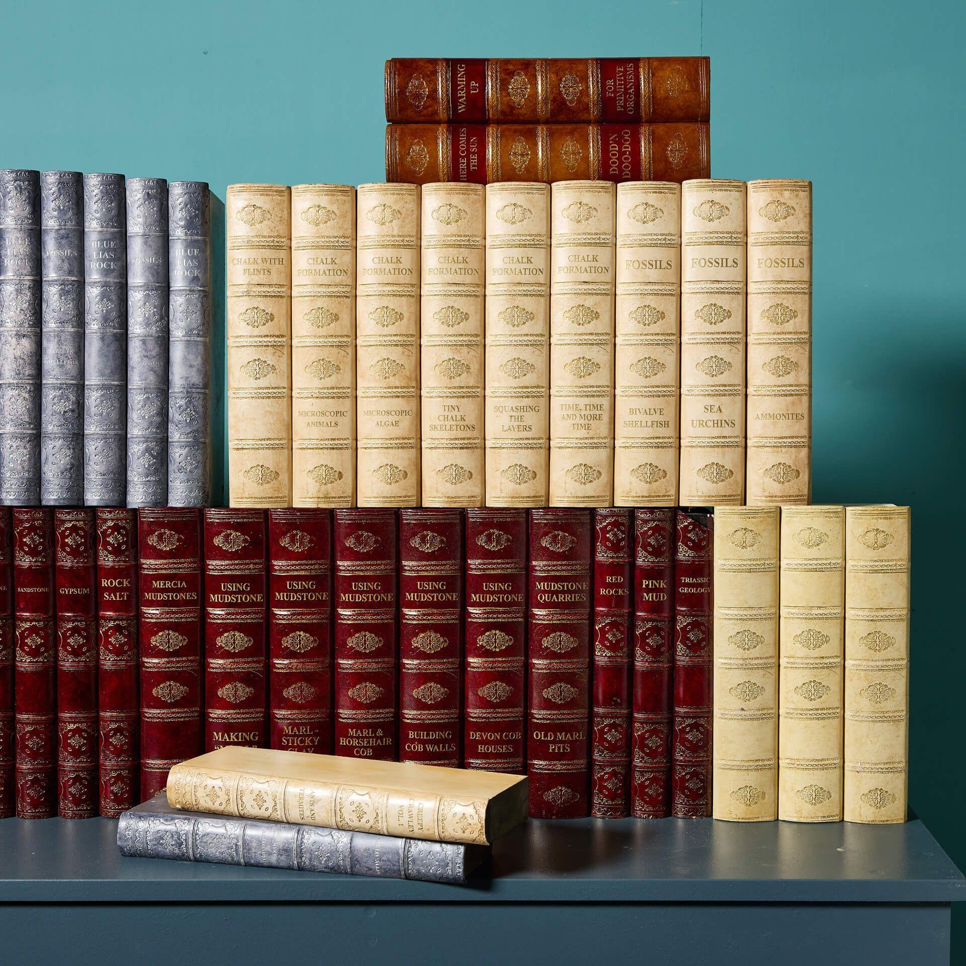 Gran colección de libros decorativos de imitación Inglés en venta
