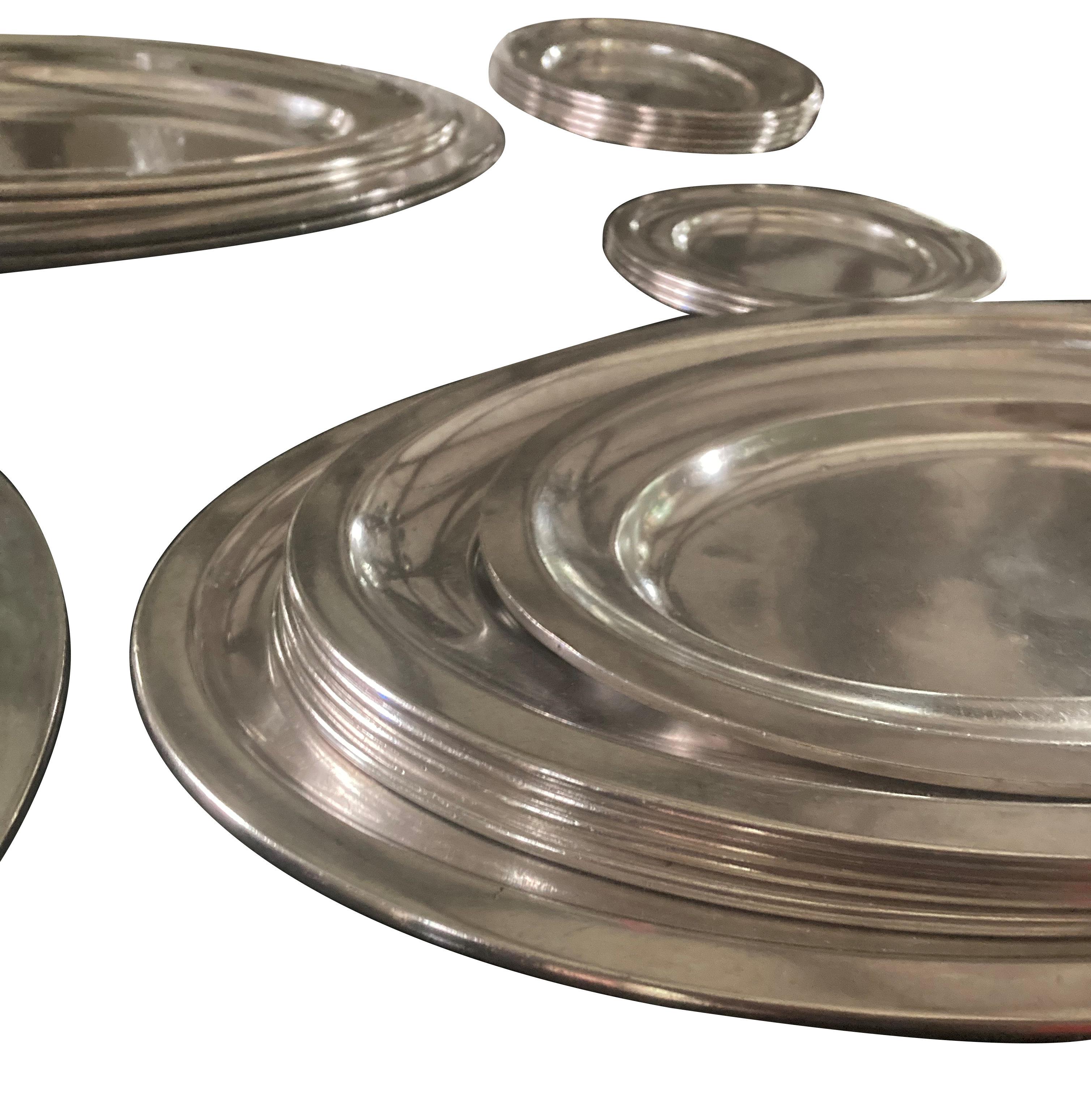 Français Grande Collection de vingt-trois plateaux en argent en vente