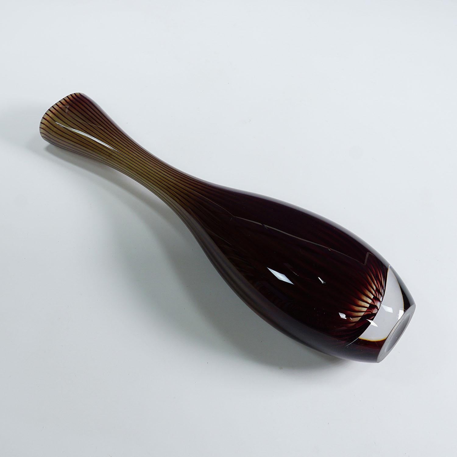 Metà XX secolo Vaso grande Colora di Vicke Lindstrand per Kosta 1953 in vendita