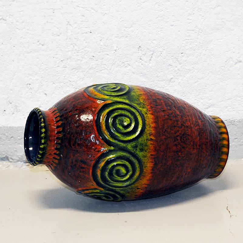 Große farbenfrohe Vintage-Vase aus Keramik, Westdeutschland, 1970er Jahre im Zustand „Gut“ im Angebot in Stockholm, SE