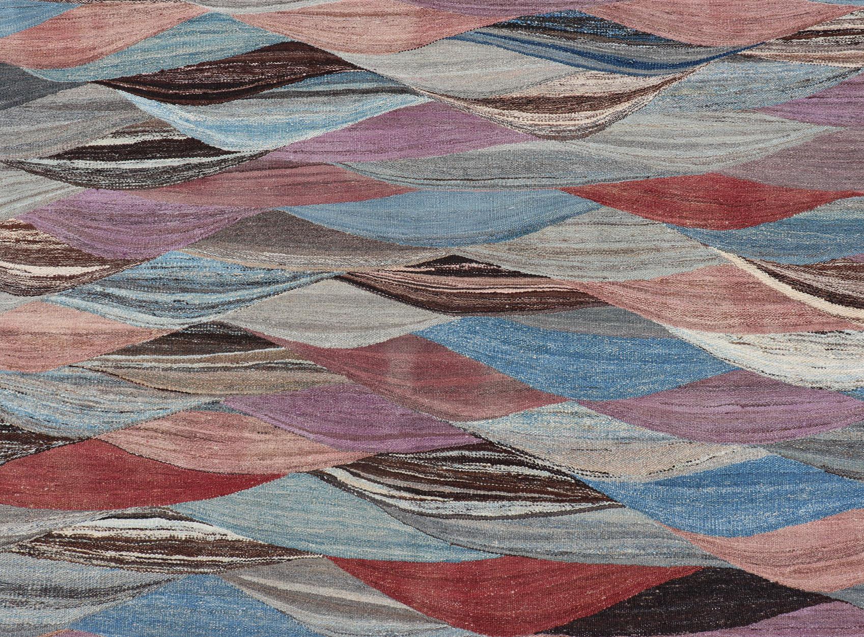 Großer farbenfroher flachgewebter Kelim-Teppich mit modernem Design im Angebot 4