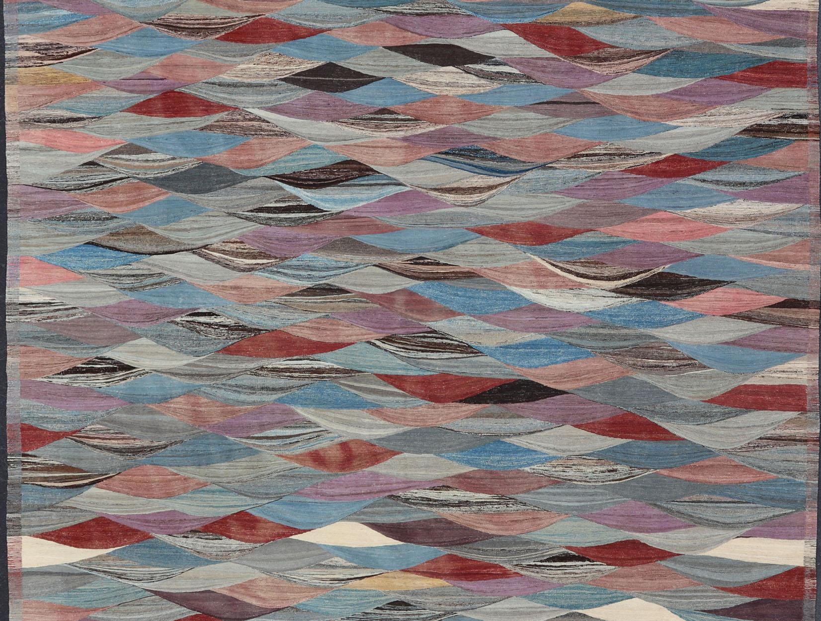 Großer farbenfroher flachgewebter Kelim-Teppich mit modernem Design (Afghanisch) im Angebot