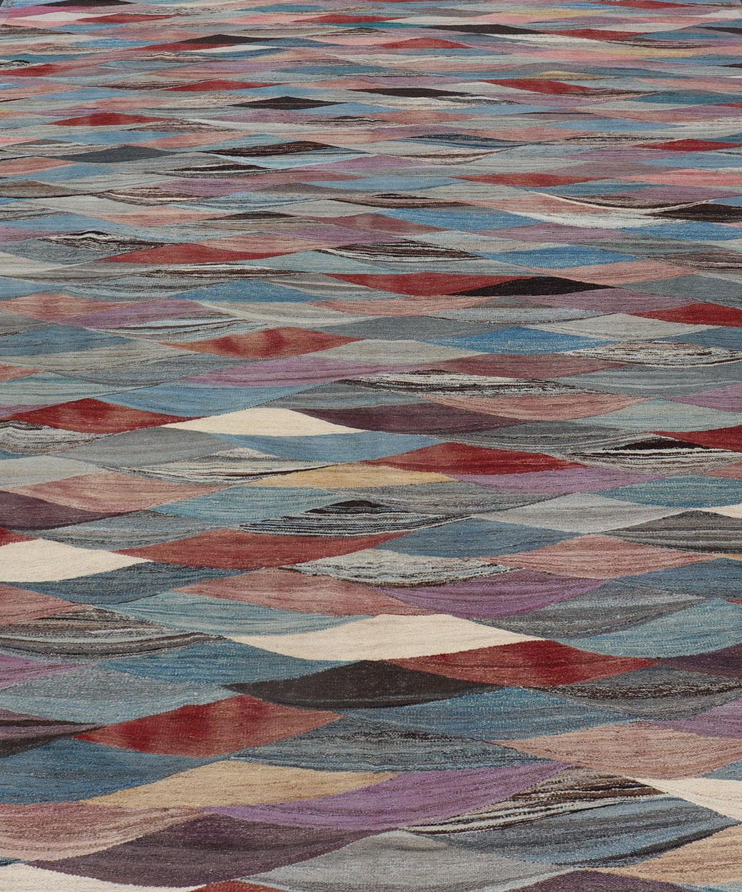 Großer farbenfroher flachgewebter Kelim-Teppich mit modernem Design im Angebot 2