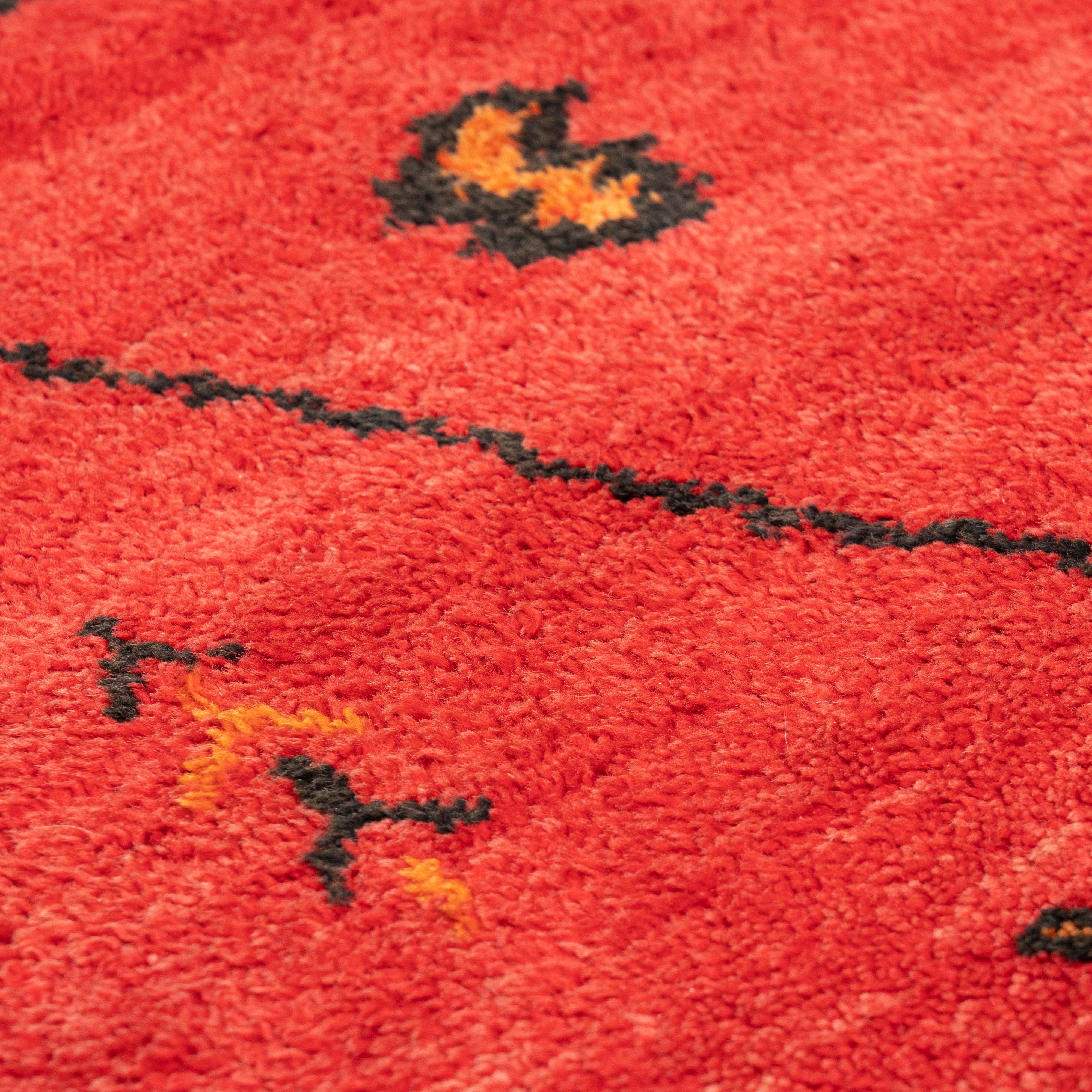 Marokkanischer farbenfroher Flachgewebe-Teppich (Stoff) im Angebot