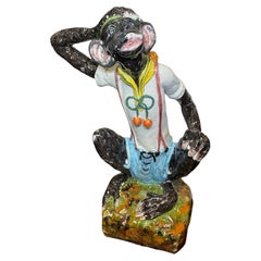 Grande sculpture de singe en majolique colorée peinte à la main