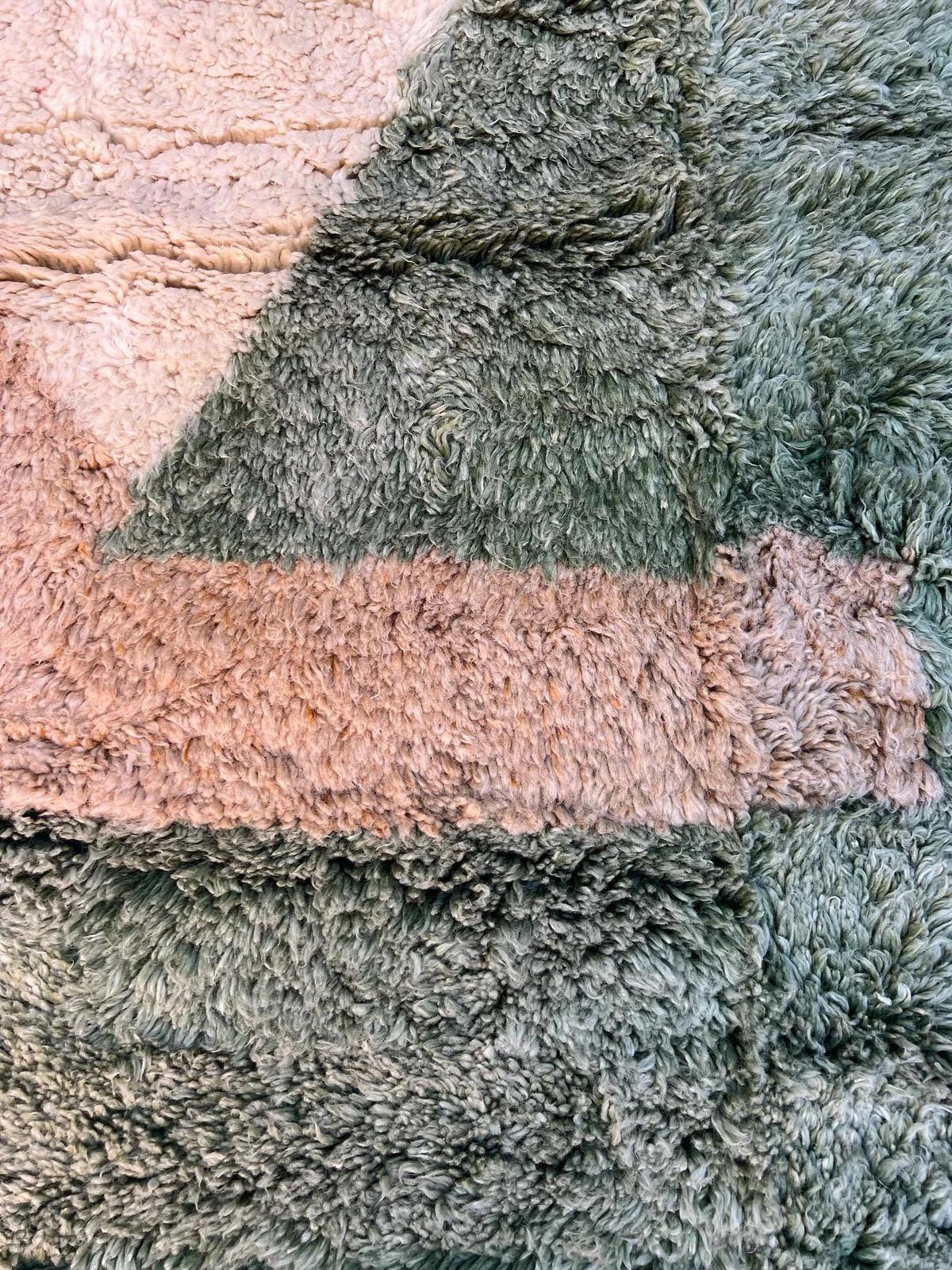 Large Colorful Modern Moroccan Wool Beni M'Rirt Handwoven Rug in Abstract Design For Sale 6
