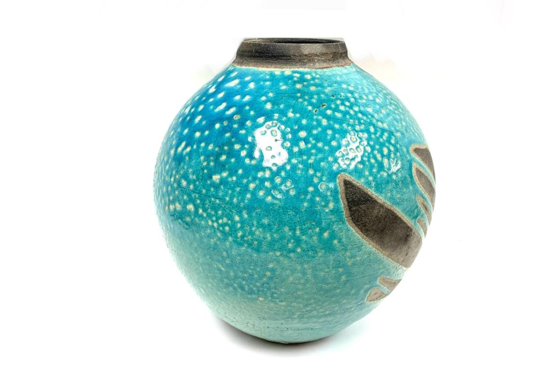 Großer bunter Raku-Kieselstein und glasierter Krug (Glasiert) im Angebot