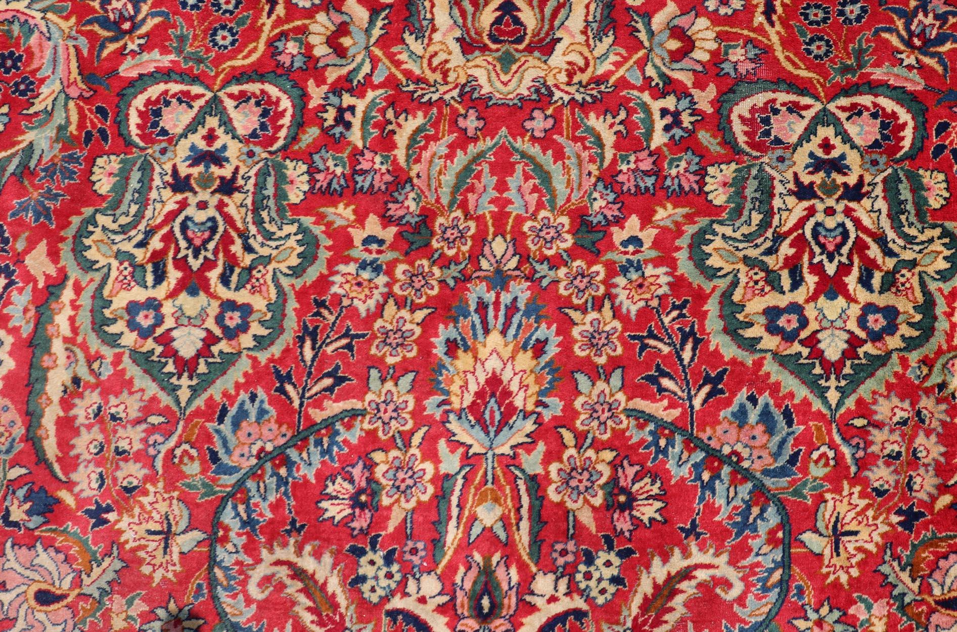 Großer farbenfroher Täbris-Teppich in All-Over-Blumenmuster in rotem Hintergrund und Elfenbein (Handgeknüpft) im Angebot