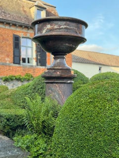 Large column and basin in Levanto marble, circa 1900