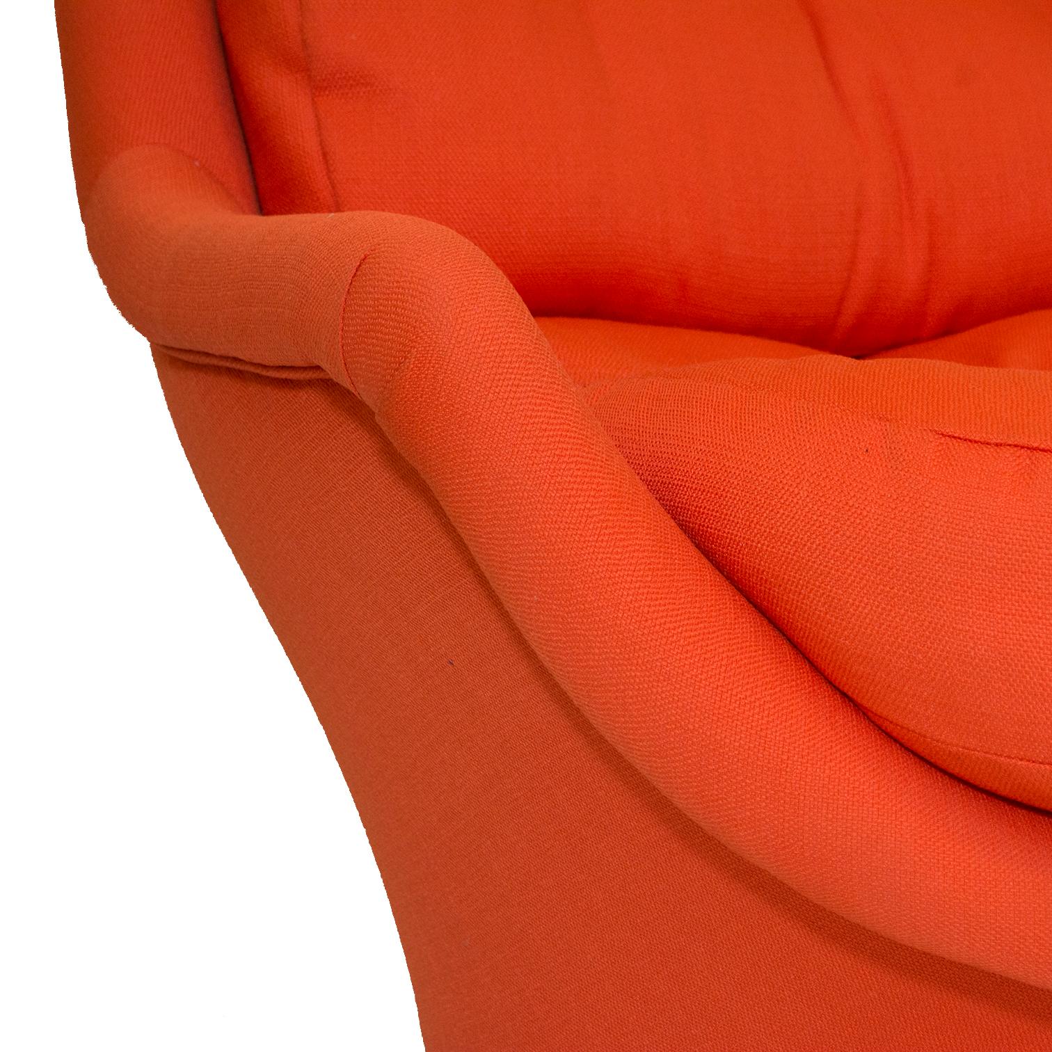 Mid-Century Modern Large Comfortable Milo Baughman Swivel Tilt Lounge Chair for Thayer Coggin