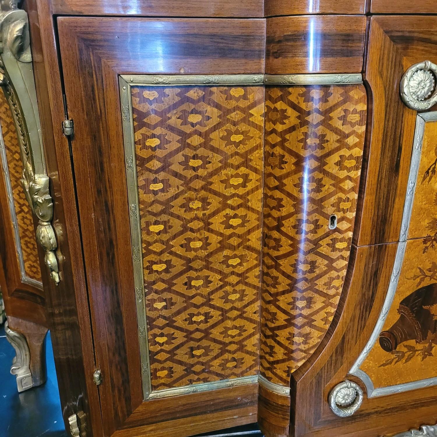 Large Commode In Marquetry And Bronze, Napoleon III, Early 20th Century In Good Condition For Sale In MARSEILLE, FR
