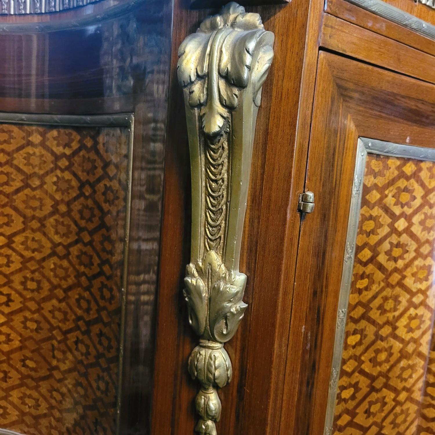 Large Commode In Marquetry And Bronze, Napoleon III, Early 20th Century For Sale 1