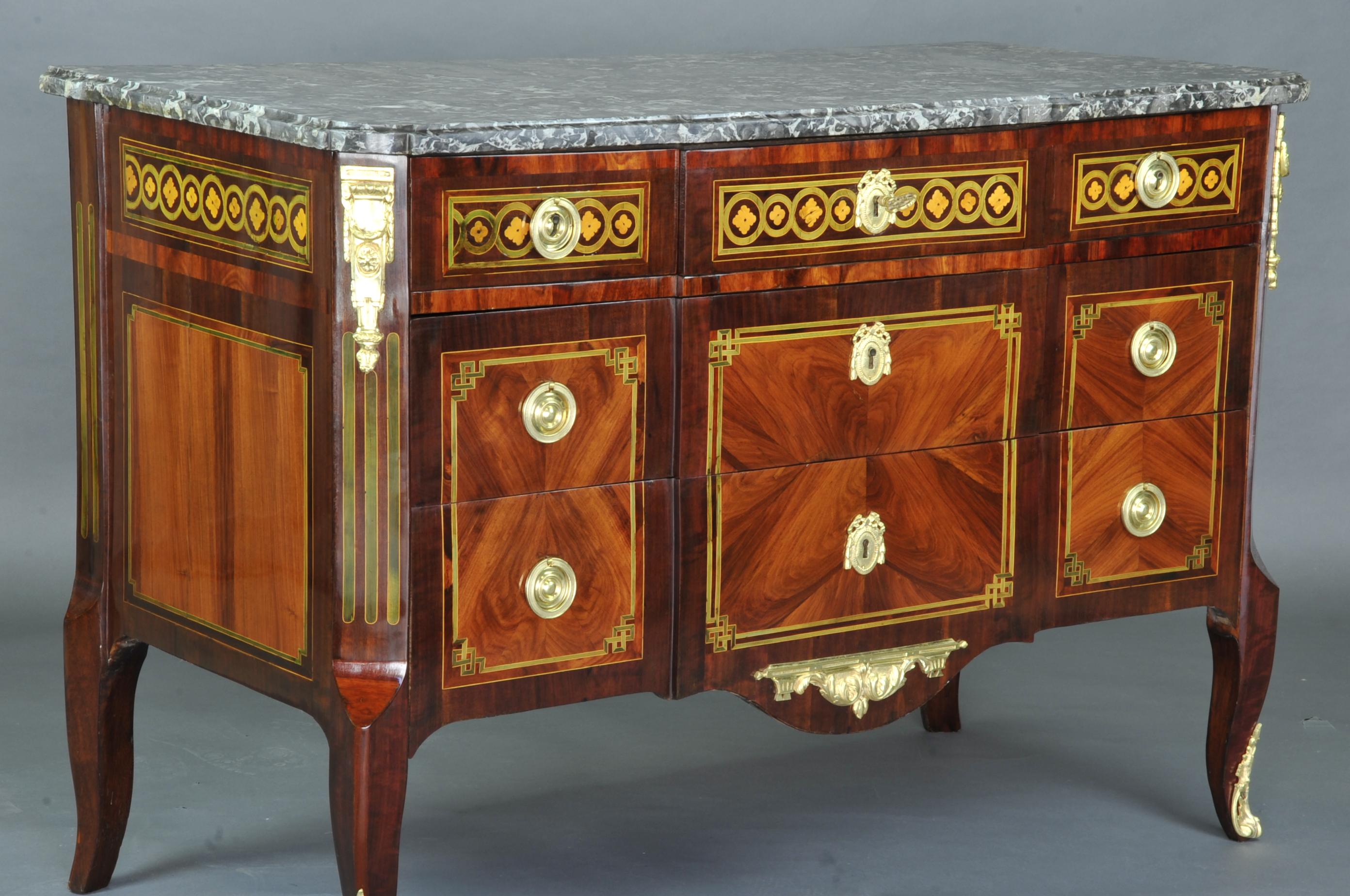 French Large Commode Transition with Marquetry of Quartefeuille For Sale