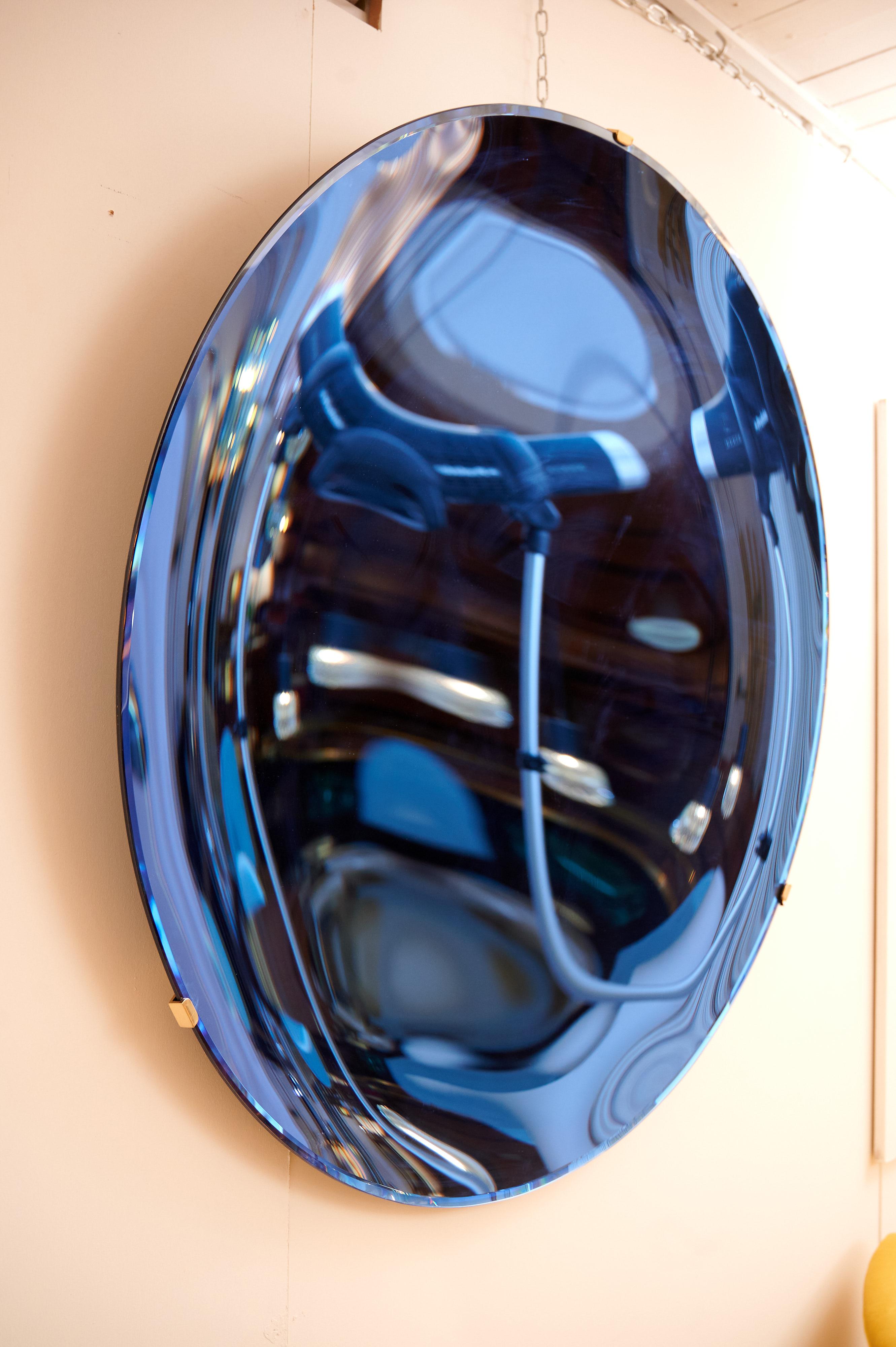 italien Grande sculpture de miroir concave bleu en vente