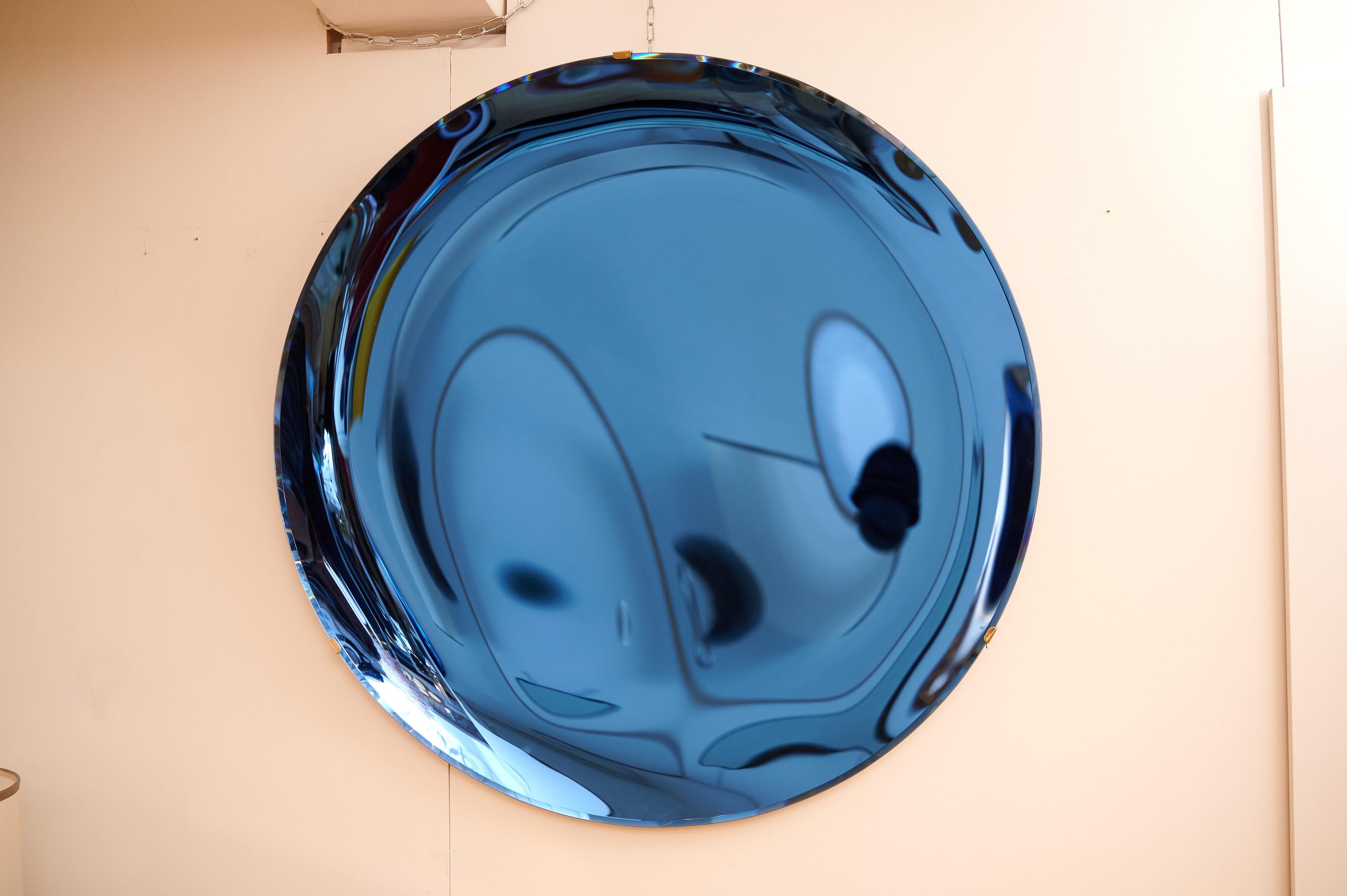 Grande sculpture de miroir concave bleu en vente 1