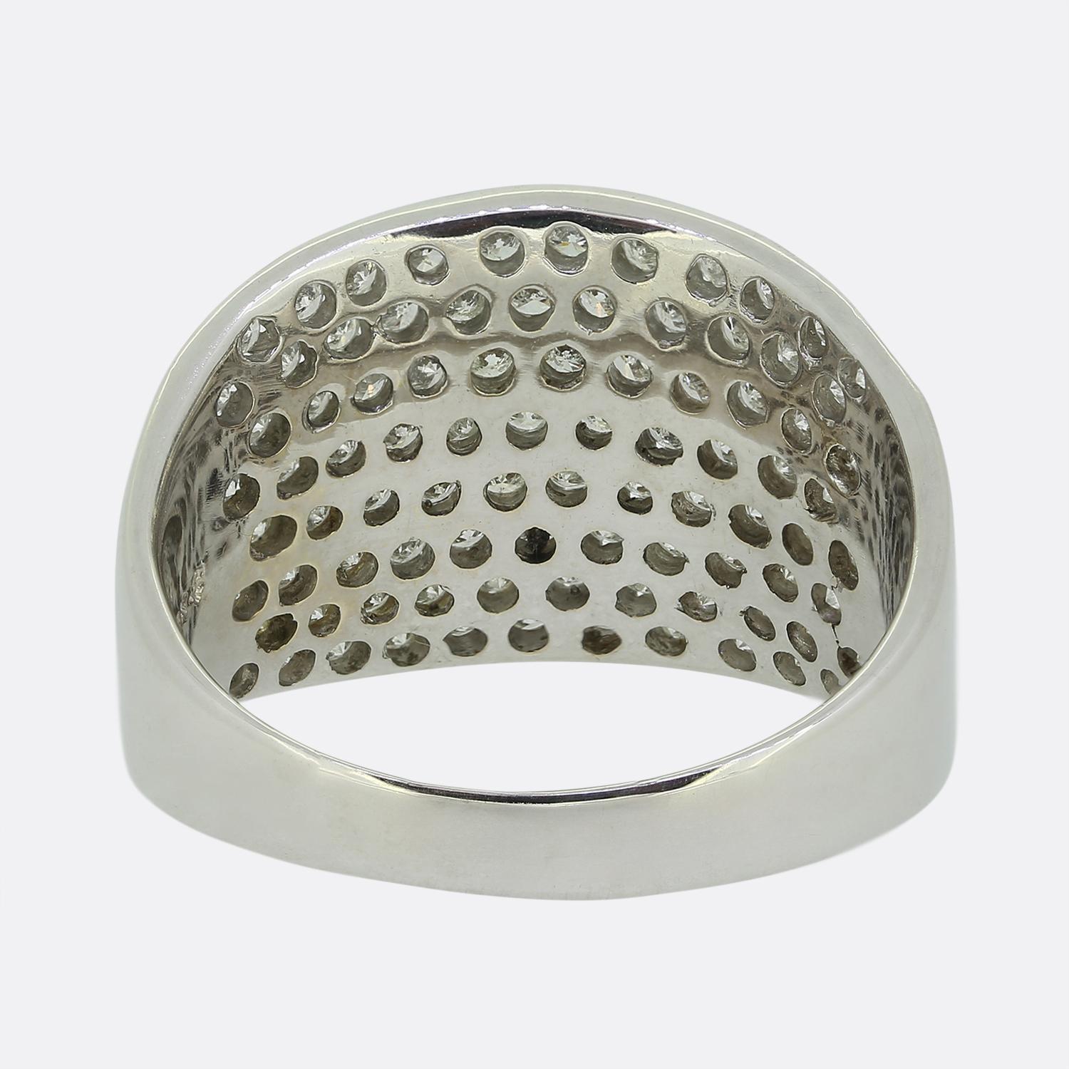 Großer konkaver Diamant-Cluster-Ring im Zustand „Gut“ im Angebot in London, GB