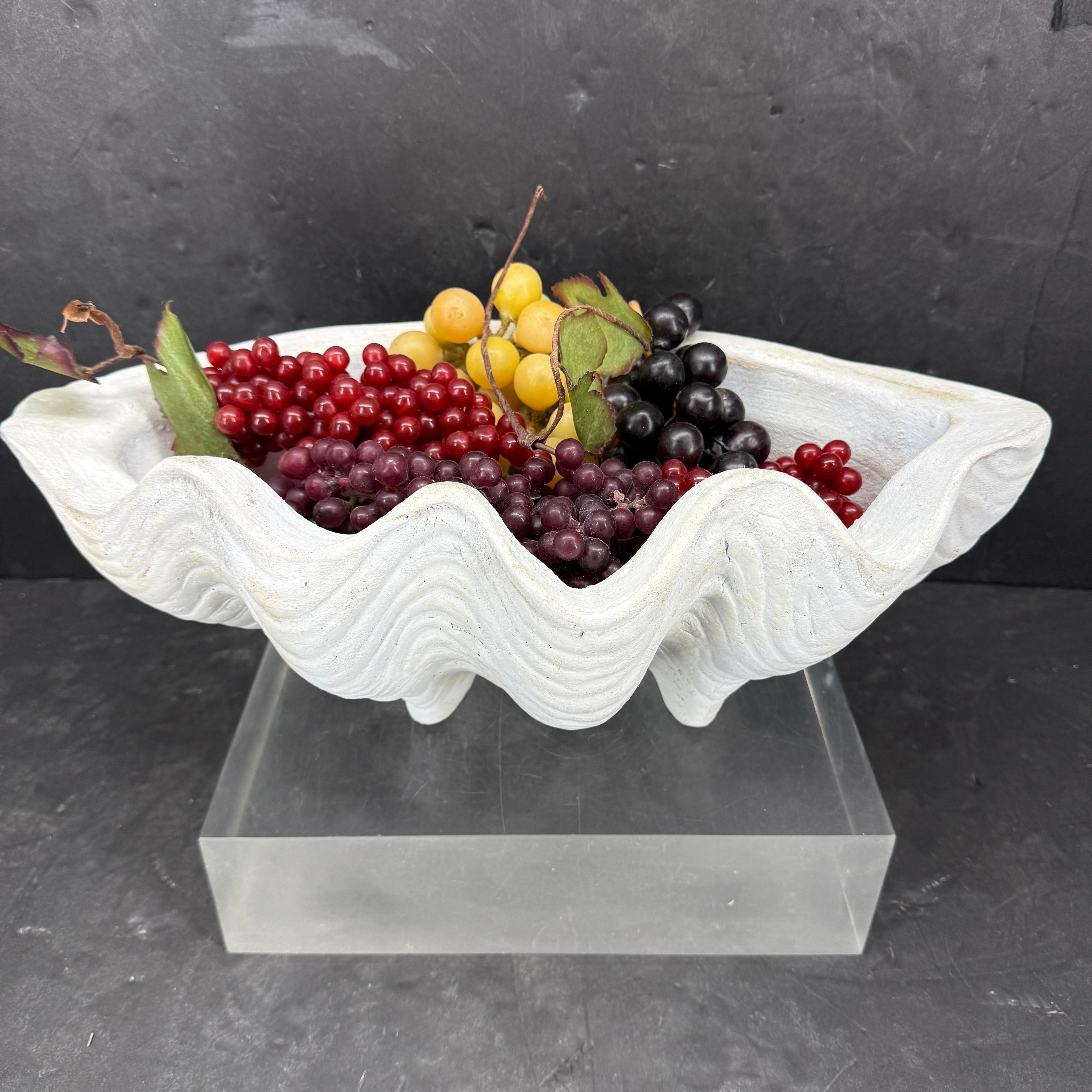 Grand centre de table Sculpture de coquillages en terre cuite Conch Planter en vente 6