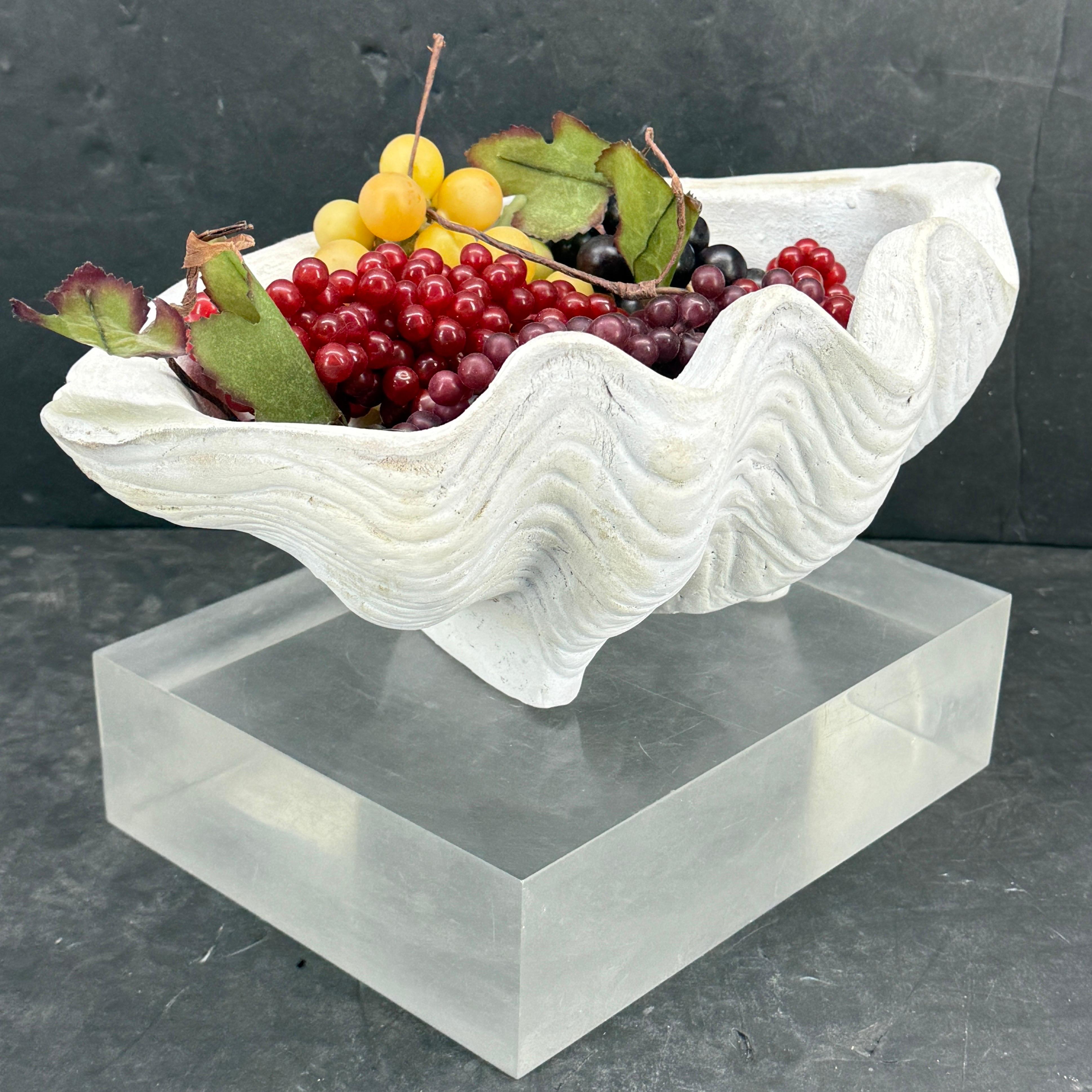 Grand centre de table Sculpture de coquillages en terre cuite Conch Planter en vente 7