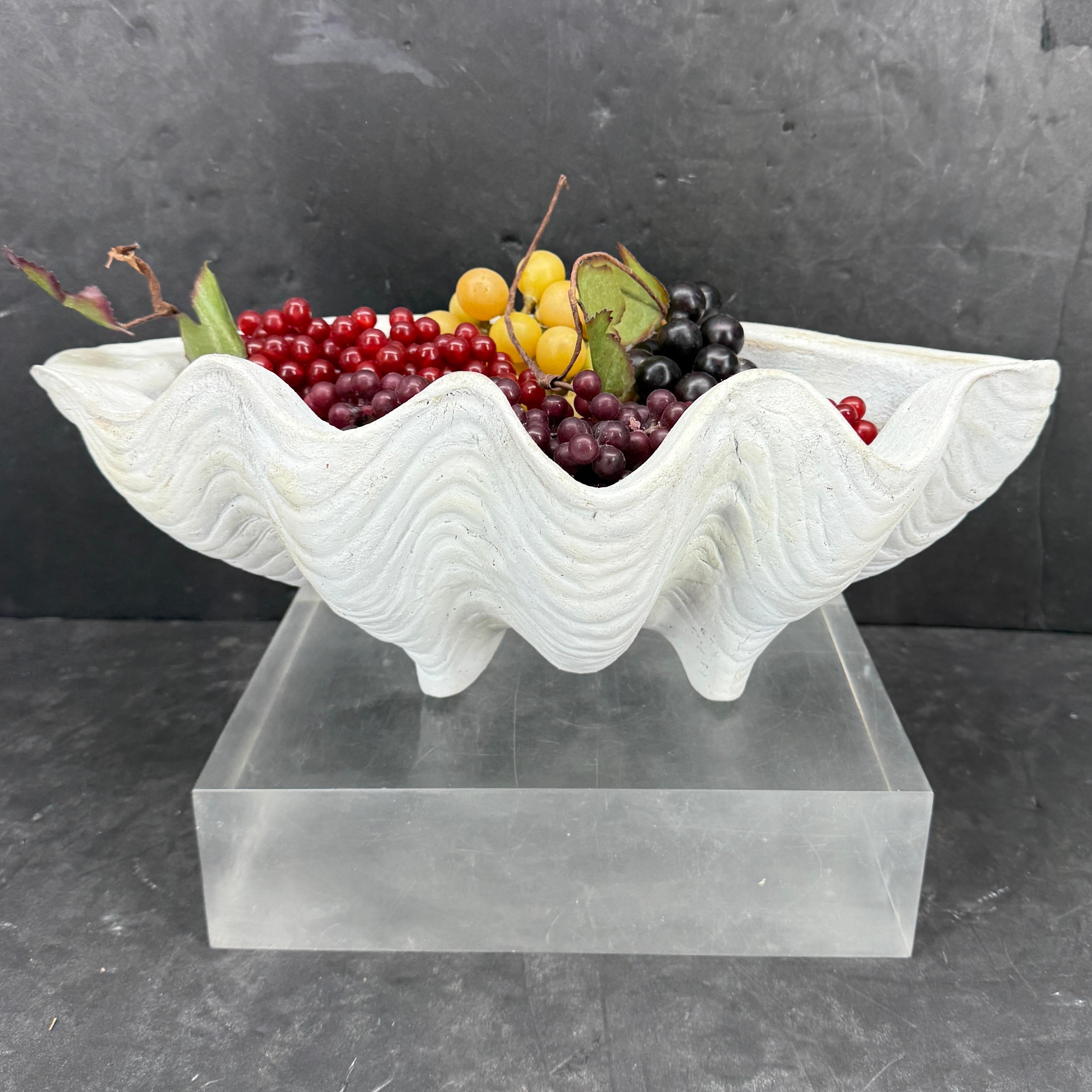 Grand centre de table Sculpture de coquillages en terre cuite Conch Planter en vente 8