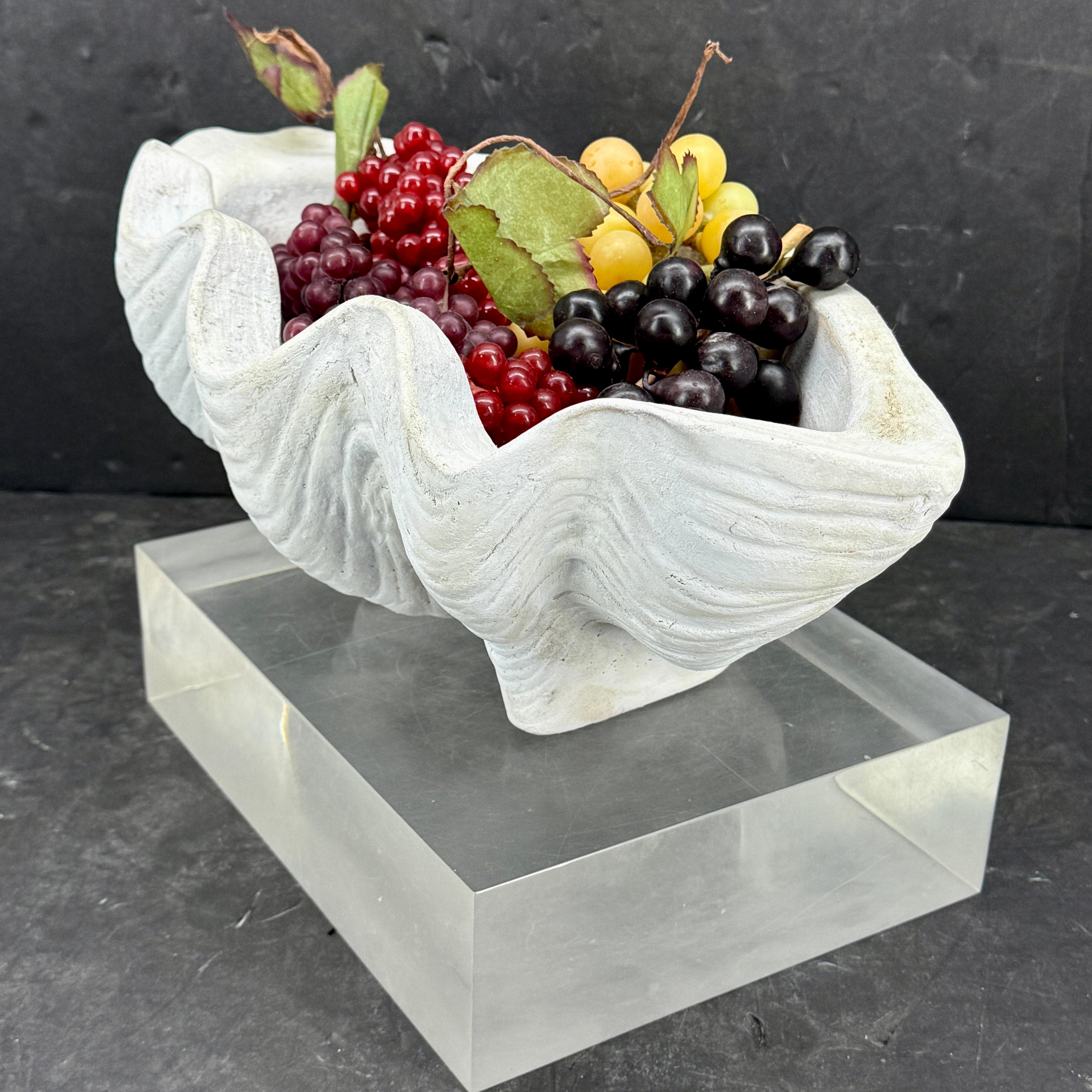 Grand centre de table Sculpture de coquillages en terre cuite Conch Planter en vente 9