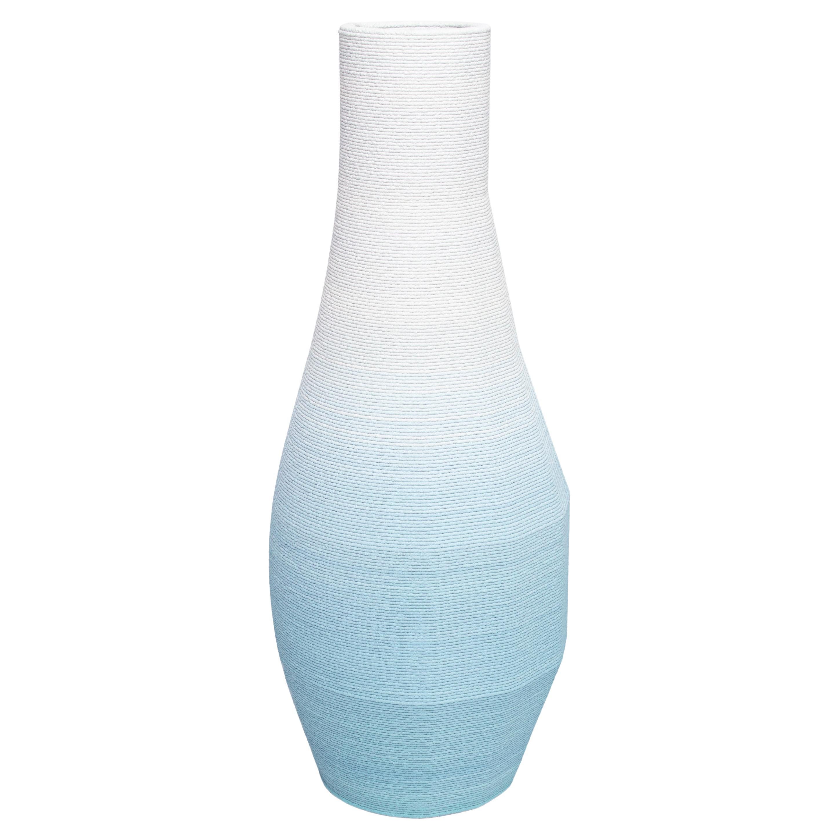 Grand vase gradient en béton bleu de Philipp Aduatz en vente
