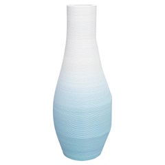 Vaso grande in cemento blu a gradiente di Philipp Aduatz