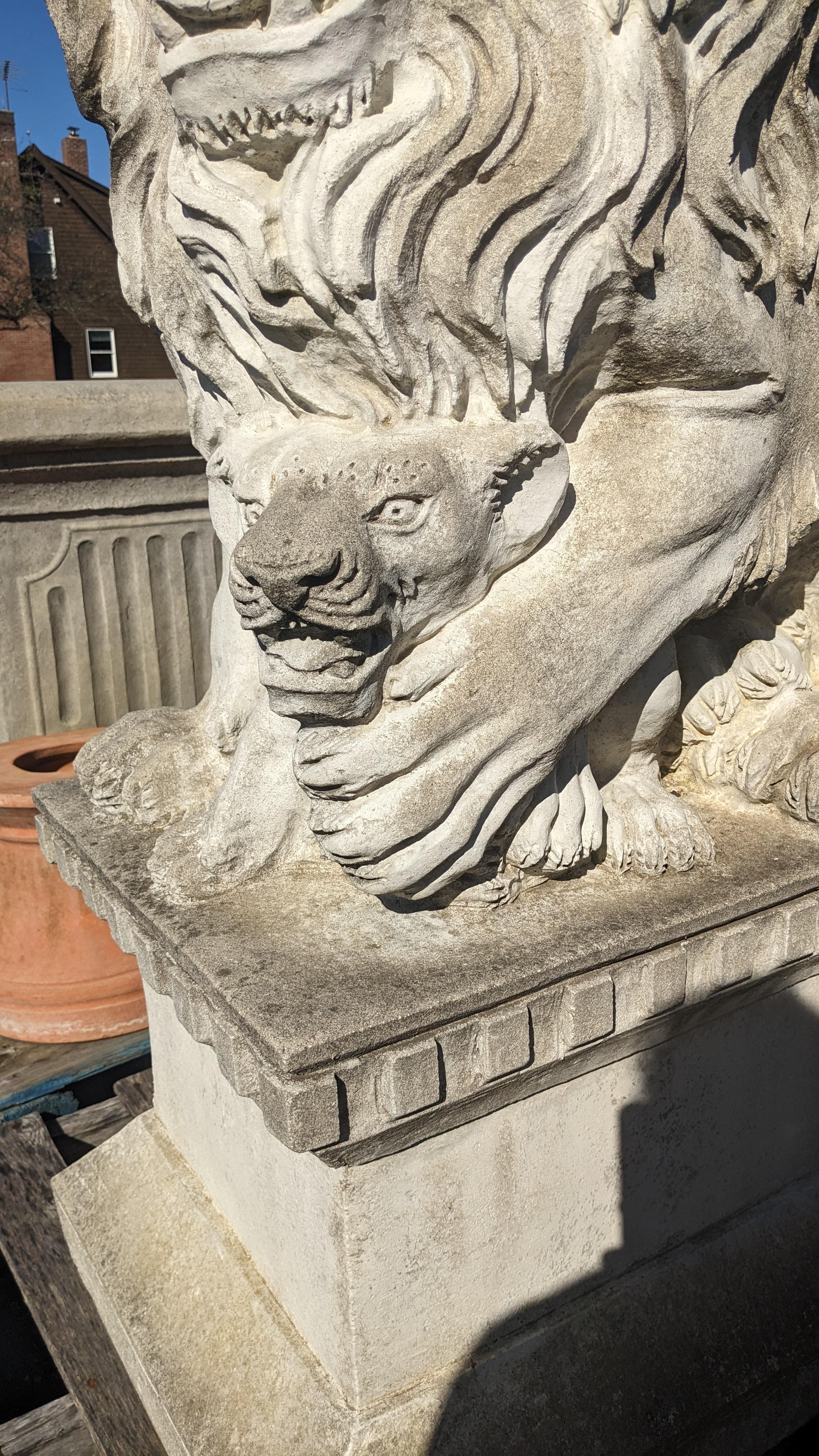 Grande statue de lion et lionceau assis en béton sur socle Entrée de jardin Porte 50